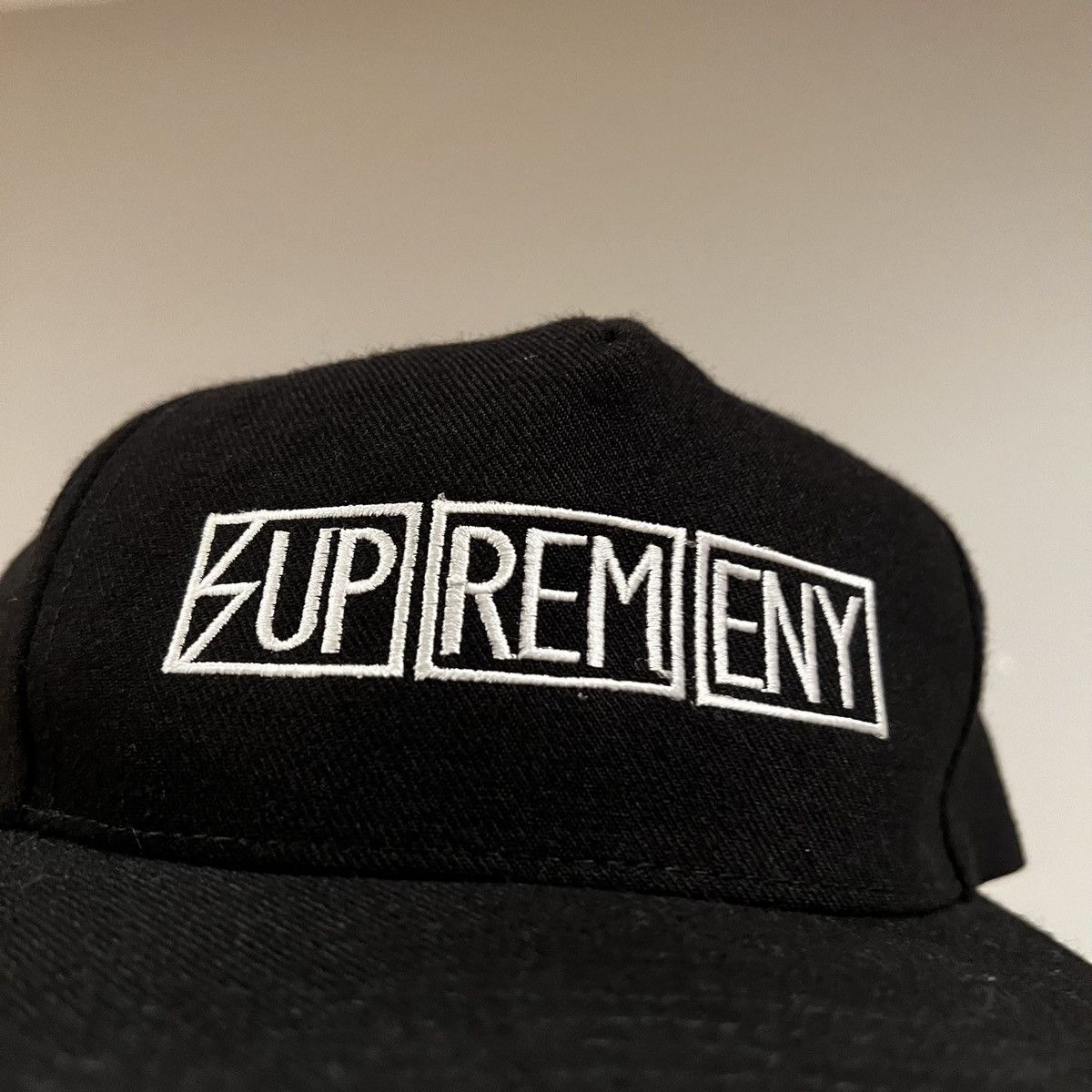 Supreme Supreme subhumans snapback logo hat Size ONE SIZE - 6 Thumbnail