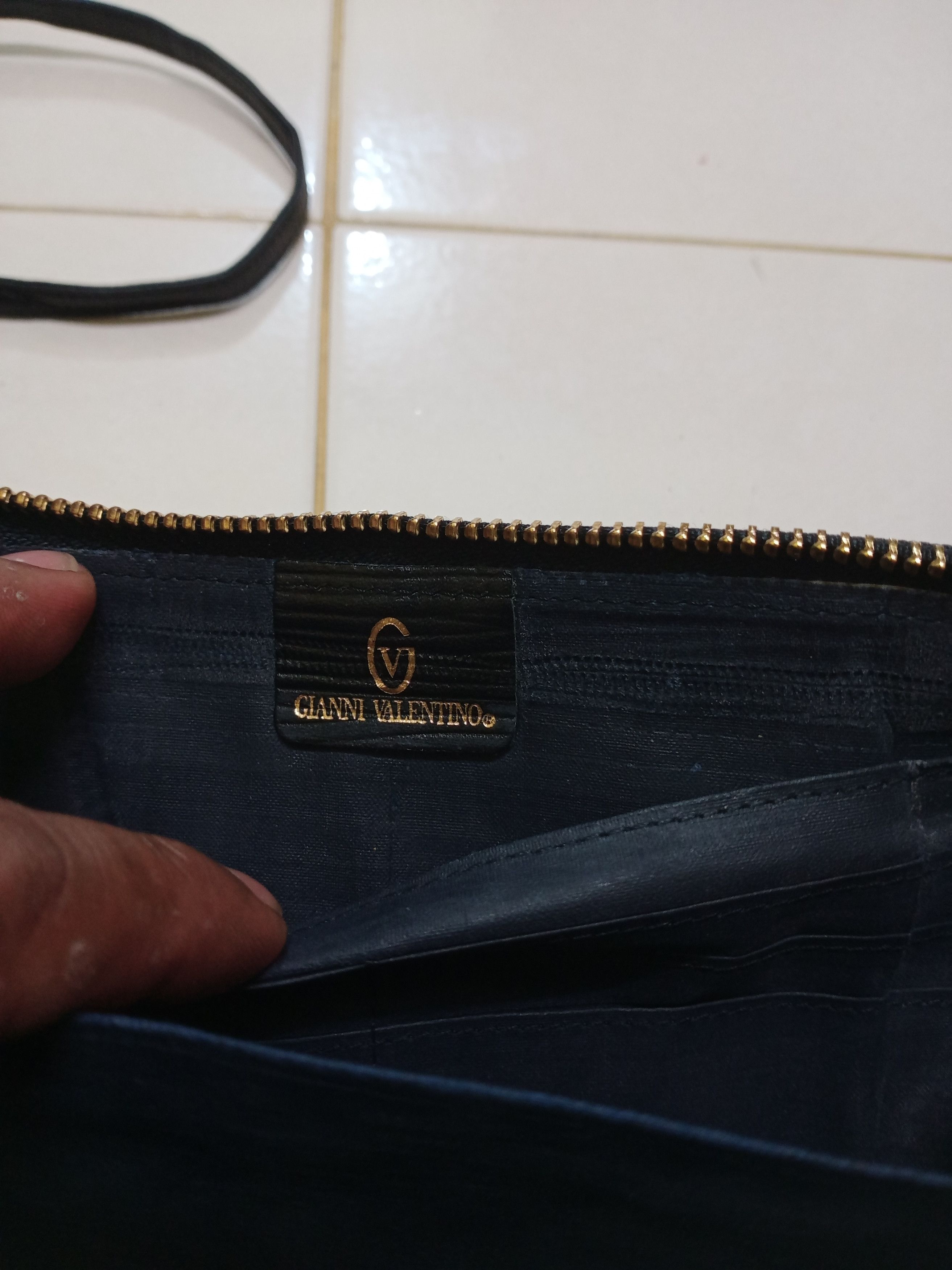 Gianni Valentino Rare Vintage Gianni Valentino 2in1 Wallet/Sling Bag Size ONE SIZE - 4 Thumbnail