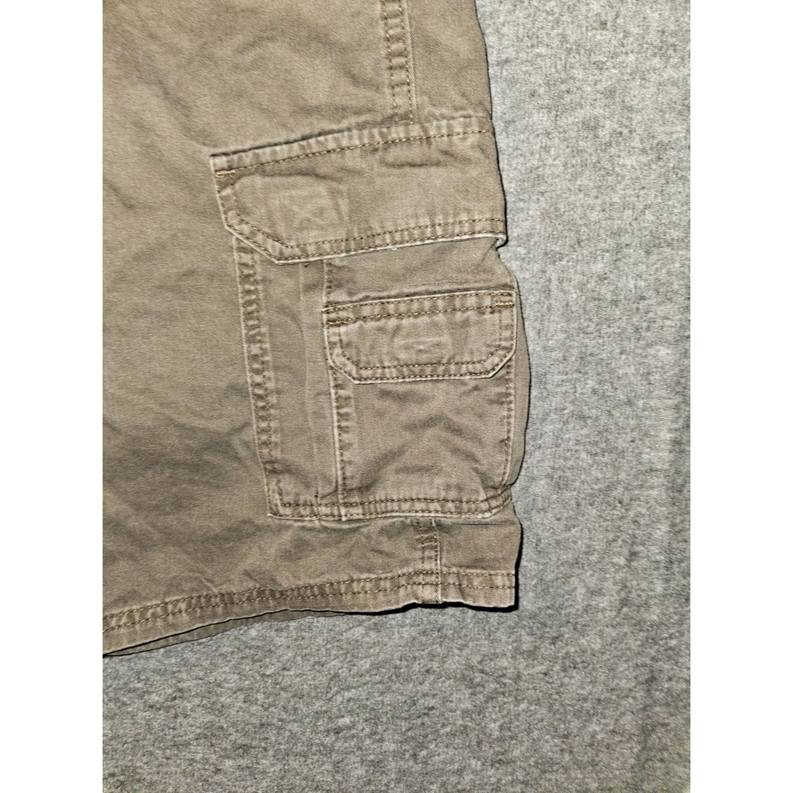 Wrangler VINTAGE Wrangler Cargo Short Men's 42 High Rise Brown Flap Pockets Hiking Walking Size US 42 / EU 58 - 6 Thumbnail