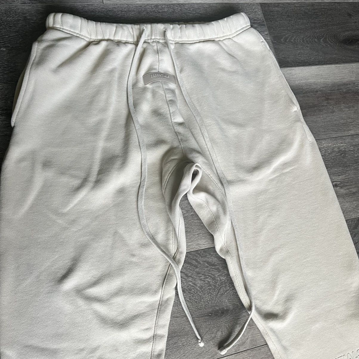 Essentials Fear of God FOG Essentials Light Bone Sweatpants Size Medium Size US 34 / EU 50 - 7 Thumbnail