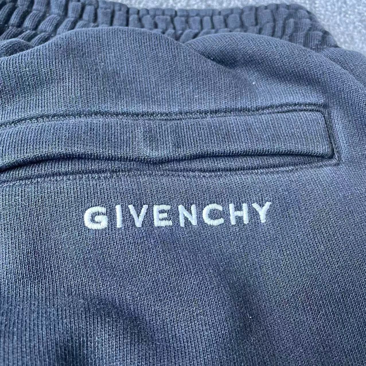 Givenchy Givenchy hug me embroidered short S 98 new Size US 29 - 5 Thumbnail