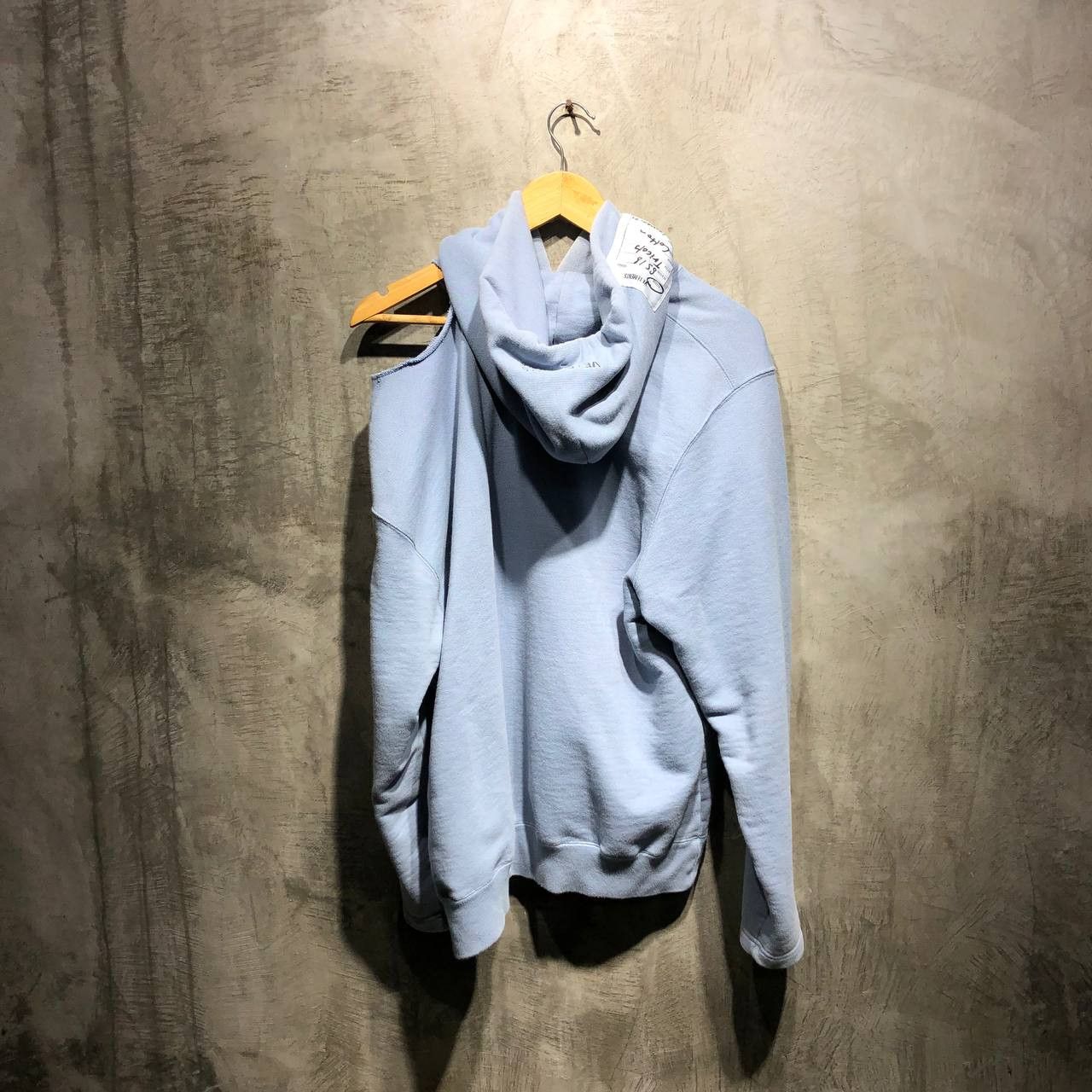 Vetements Vetements Open Shoulder SS18 Tricot hoodie Size US XL / EU 56 / 4 - 4 Thumbnail