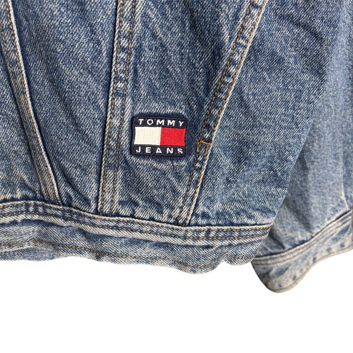 Tommy Hilfiger × Vintage Vintage 90s Tommy Hilfiger Patch Logo Denim Jacket Size US L / EU 52-54 / 3 - 5 Thumbnail