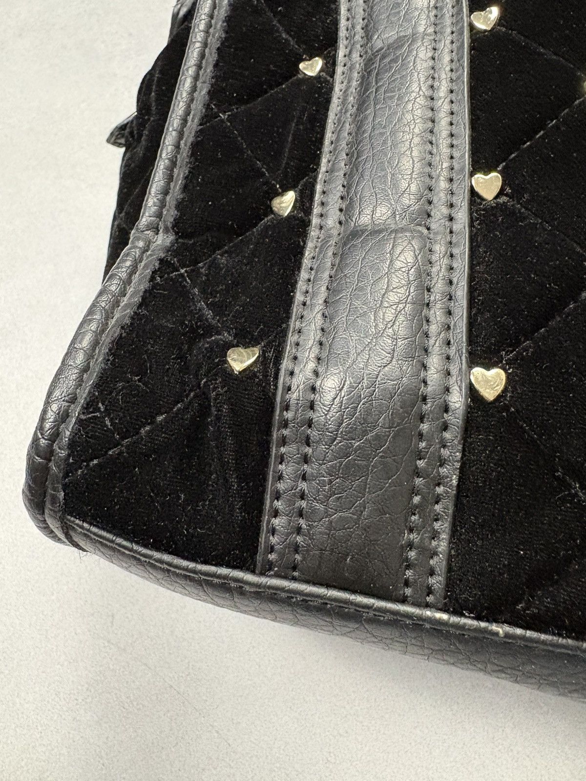 Juicy Couture Juicy Couture Vintage Velvet Heart Shoulder Crossbody Bag Size ONE SIZE - 10 Thumbnail