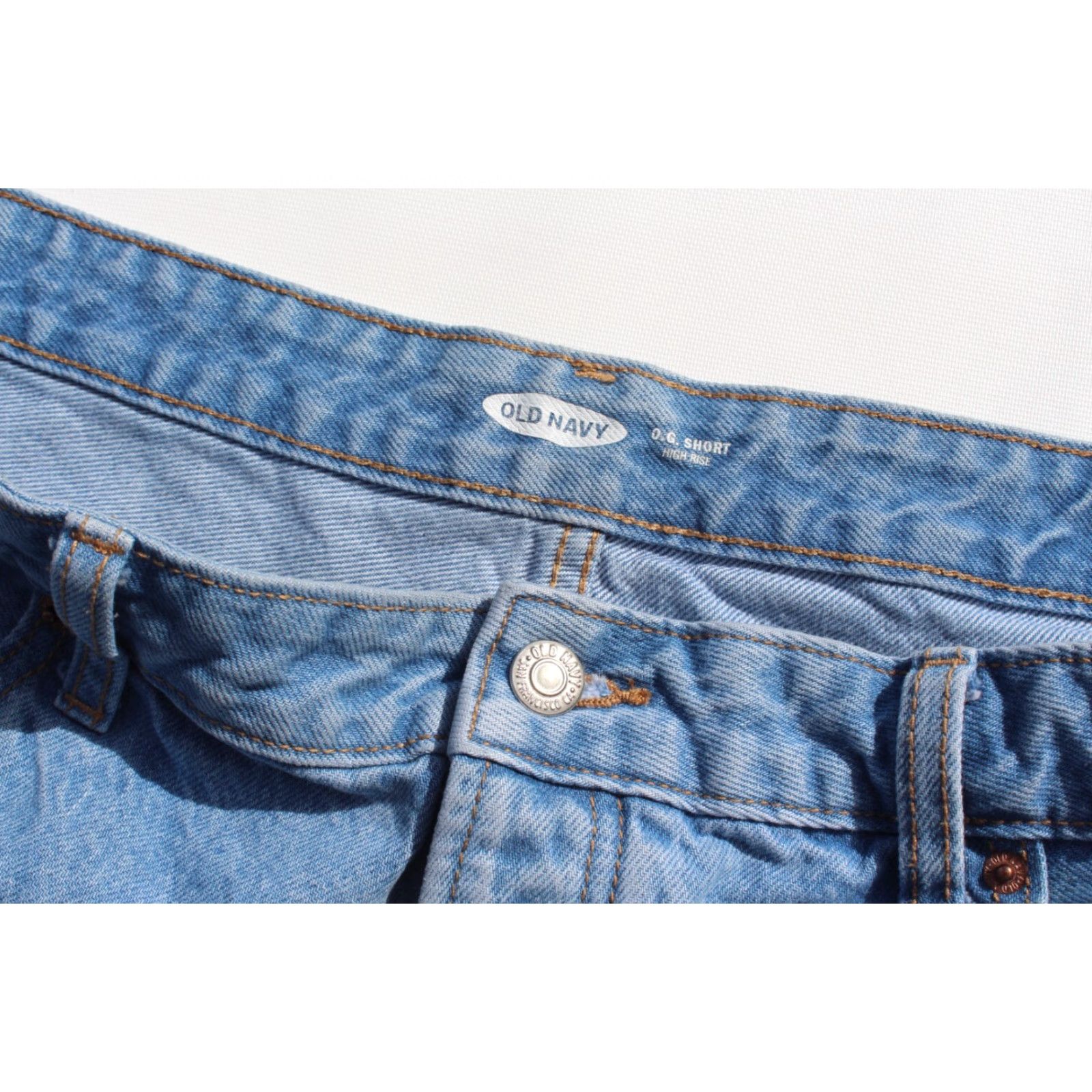 Old Navy Old Navy Womens Light Wash Denim Jean Shorts Size 16 Fast **Output:** Old Navy Womens Light Wash Denim Jean Shorts Size 16 Fast Size 38" / US 16 / IT 52 - 3 Thumbnail