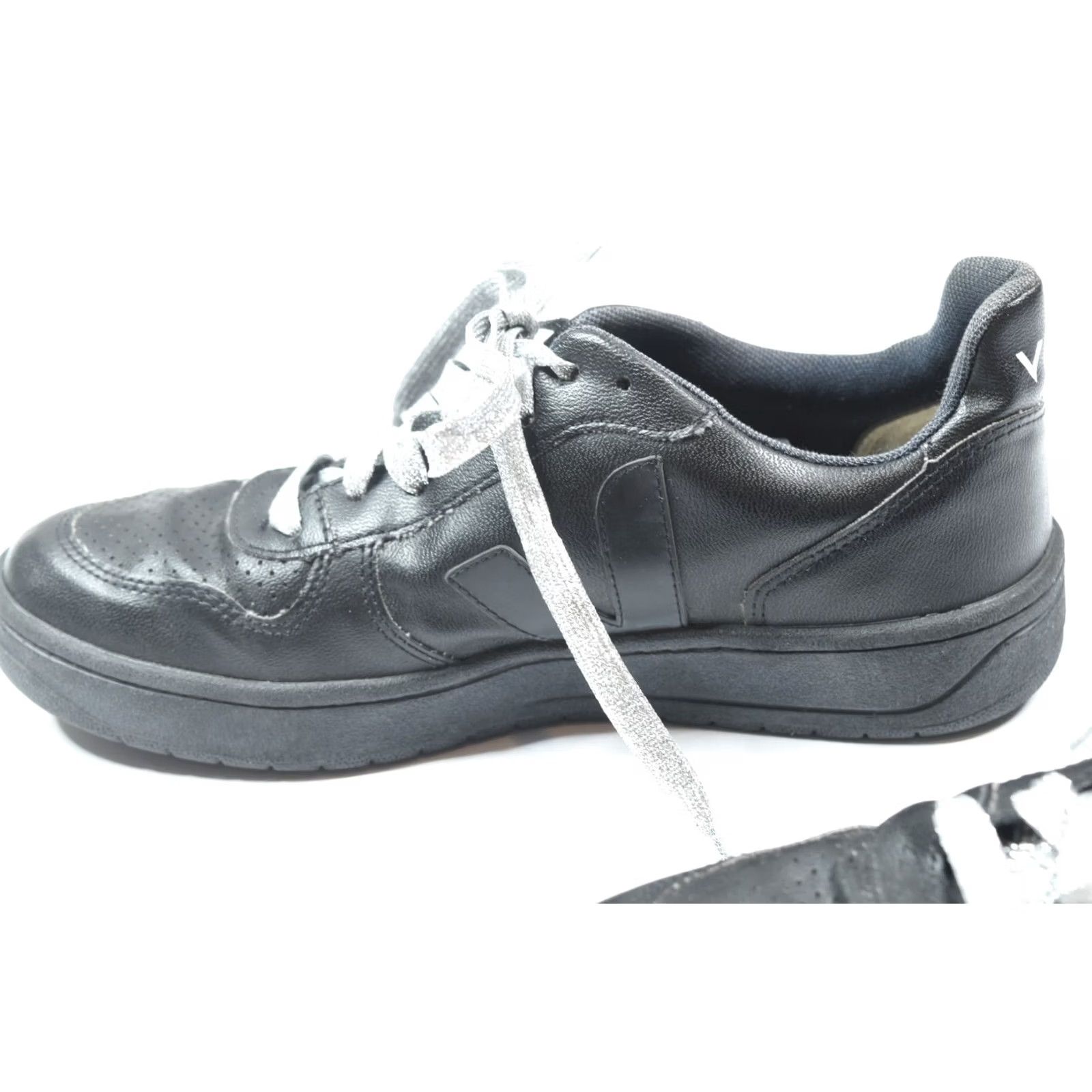 Veja VEJA V-10 Sneakers Women 7.5 Black Leather Lace Up Casual Sneaker Size US 8 / IT 38 - 5 Thumbnail