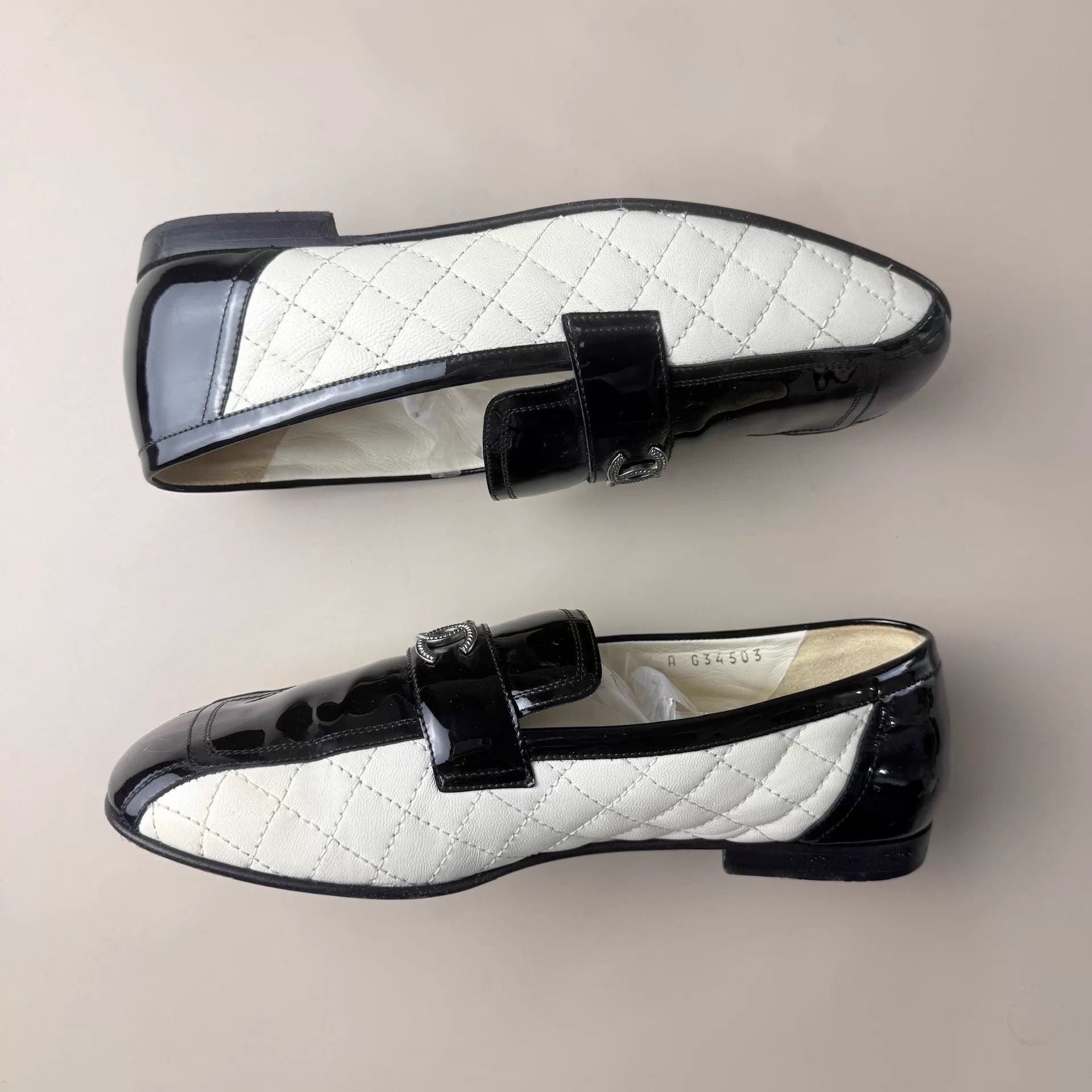 Chanel CHANEL Black & Gold CC Quilted Pumps 36.5 99New Size US 6 / IT 36 - 5 Thumbnail