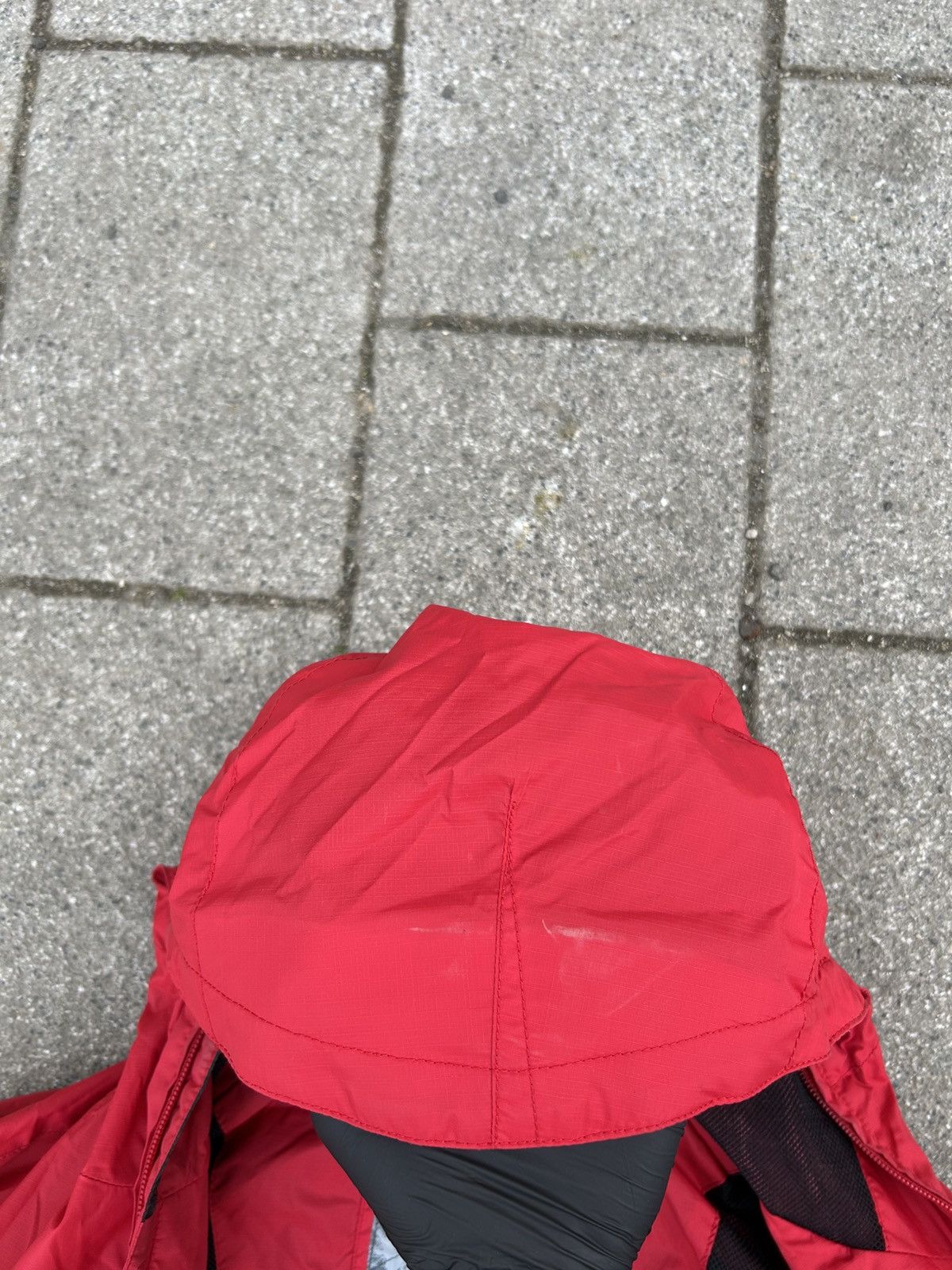 Oakley Oakley Vintage red Hooded Windbreaker Jacket with big Logo Size US S / EU 44-46 / 1 - 11 Thumbnail