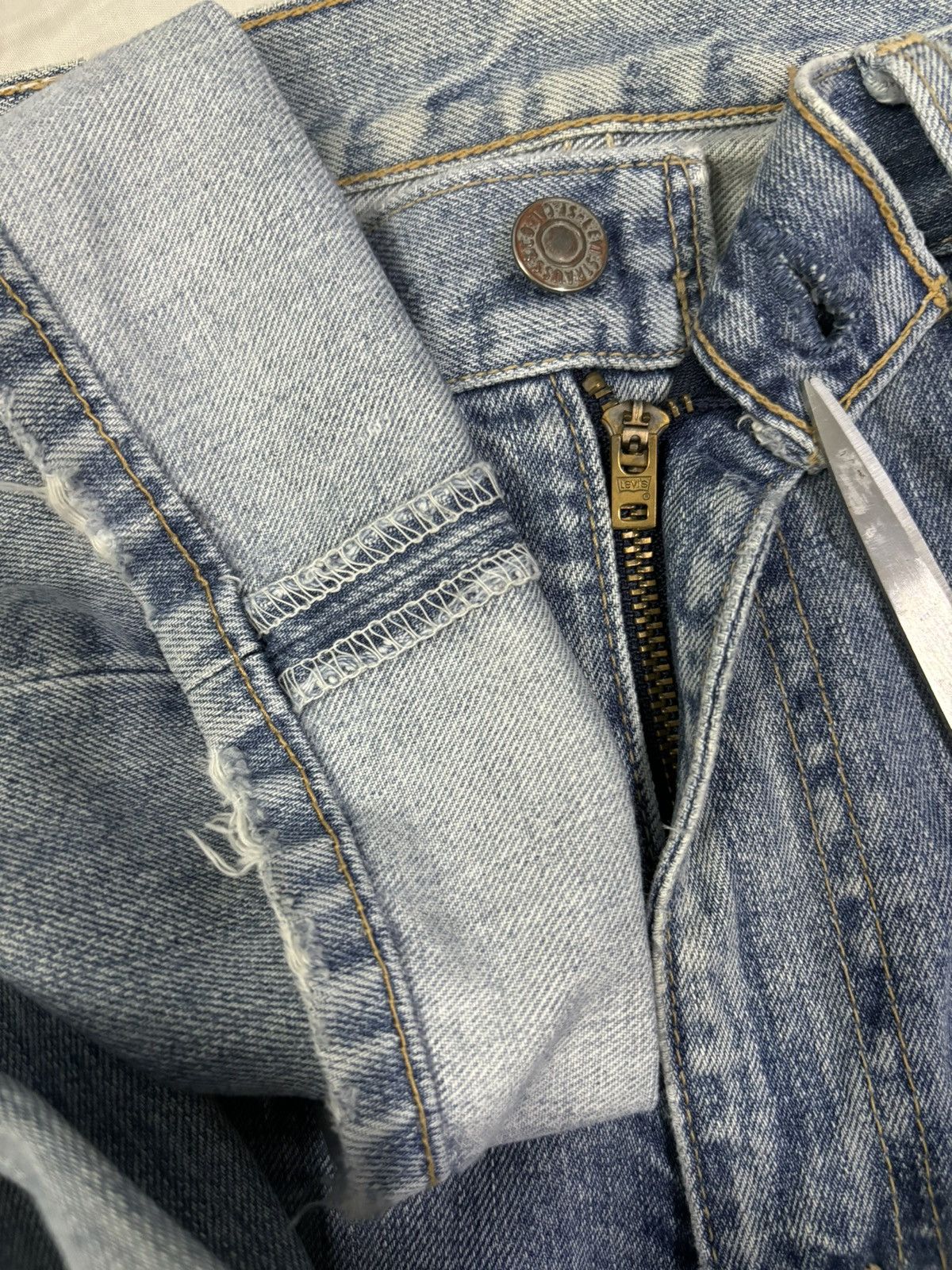 Levi's Vintage 90s Levis 505 Faded Straight Leg Distressed Jeans Size US 34 / EU 50 - 4 Thumbnail