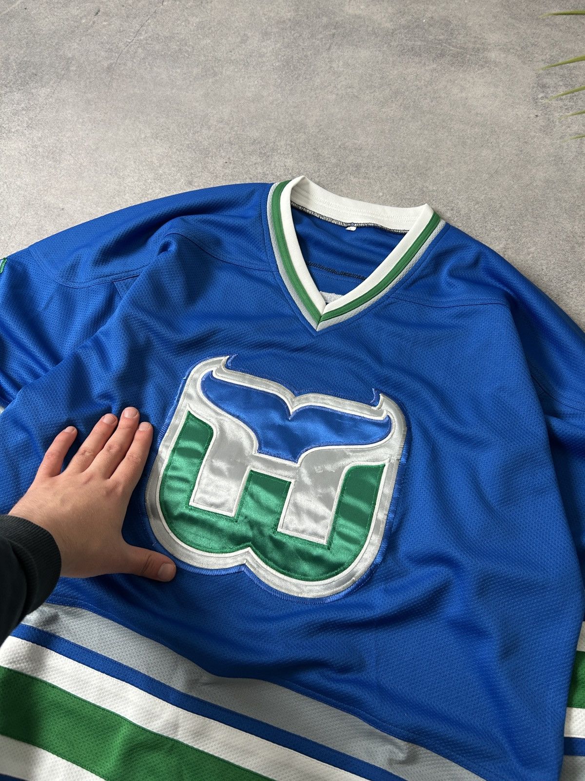 Ccm Vintage Hartford Whalers jersey mens Gordie Howe 9 Size US L / EU 52-54 / 3 - 4 Thumbnail