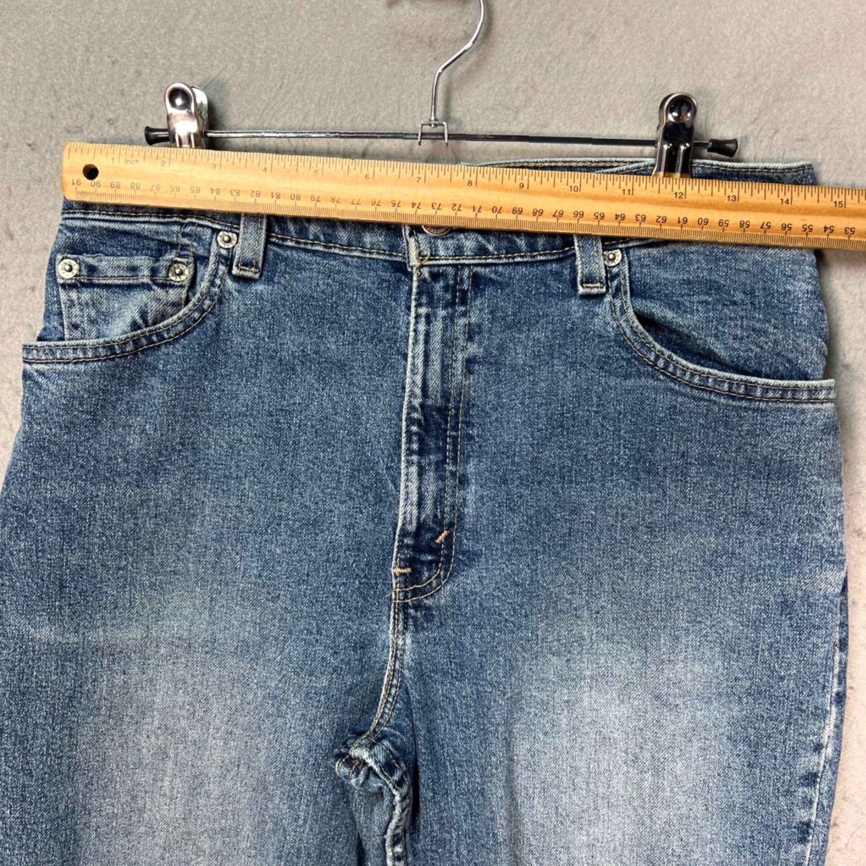 Levi's VINTAGE Levi's 550 Jeans Womens 28 x 30 High-Waisted Blue Denim 5-Pocket Tapered Relaxed Fit Adults Womens Size 28" / US 6 / IT 42 - 5 Thumbnail