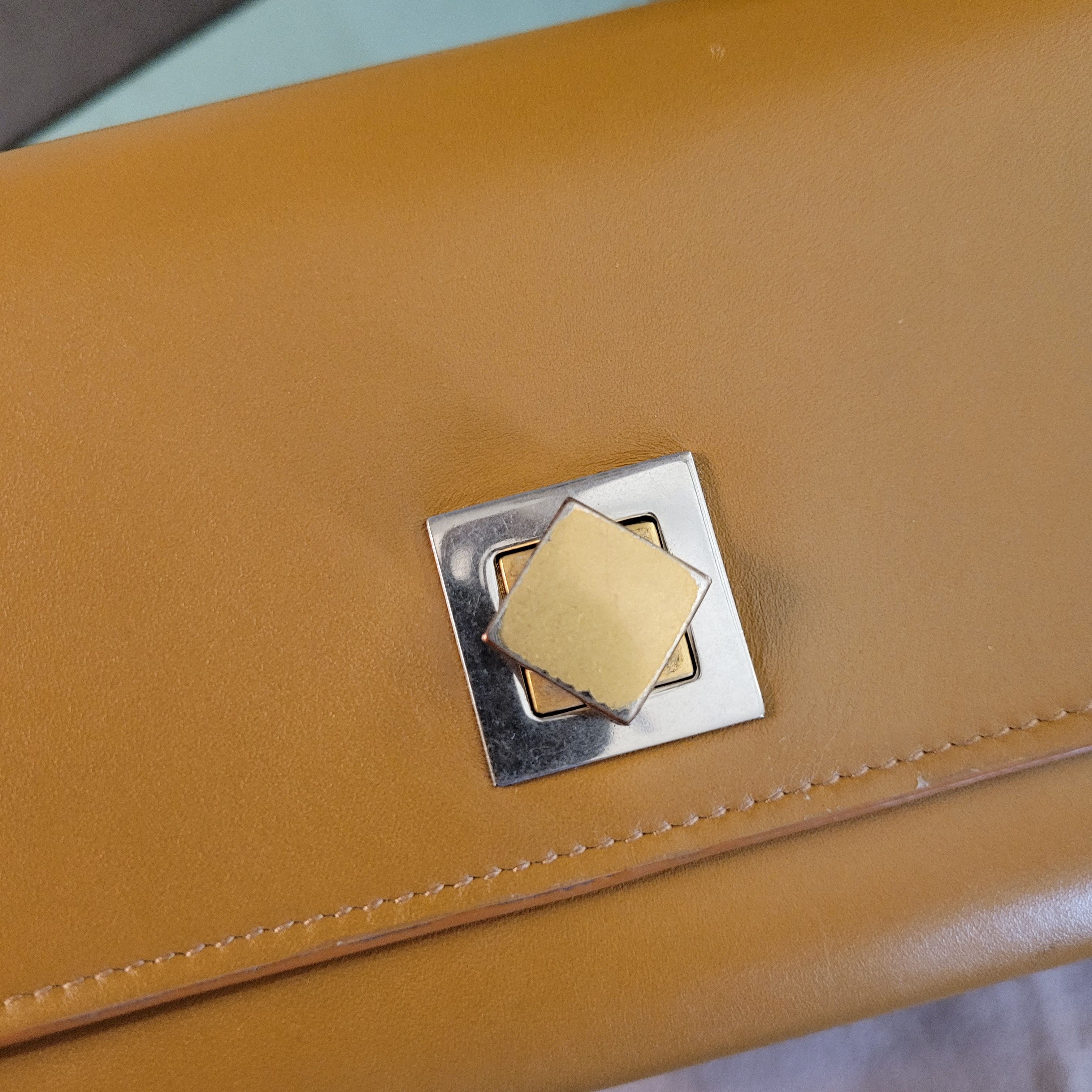 Bottega Veneta French Calfskin Continental Wallet Camel Turn Lock Size ONE SIZE - 6 Thumbnail