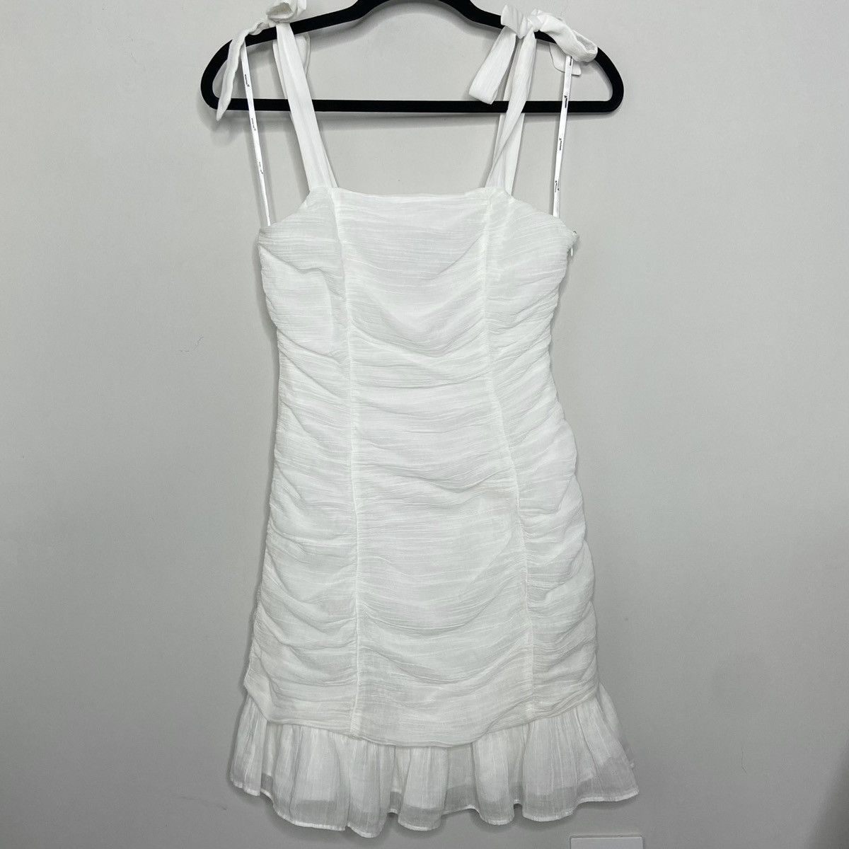 MINKPINK NWOT MINK PINK Ruched White Mini Dress | XS Size XS / US 0-2 / IT 36-38 - 1 Thumbnail