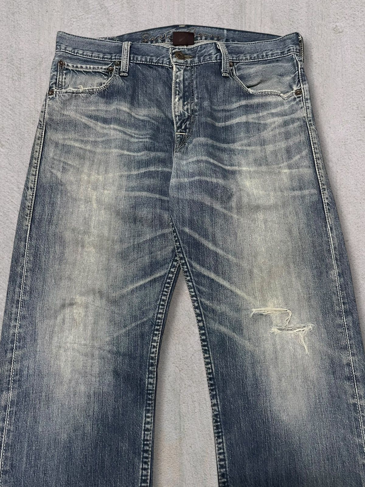 Levi's Vintage Clothing Vintage Levi’s 202 Back Buckle Distressed Blue Wash Jeans Size US 31 - 4 Thumbnail