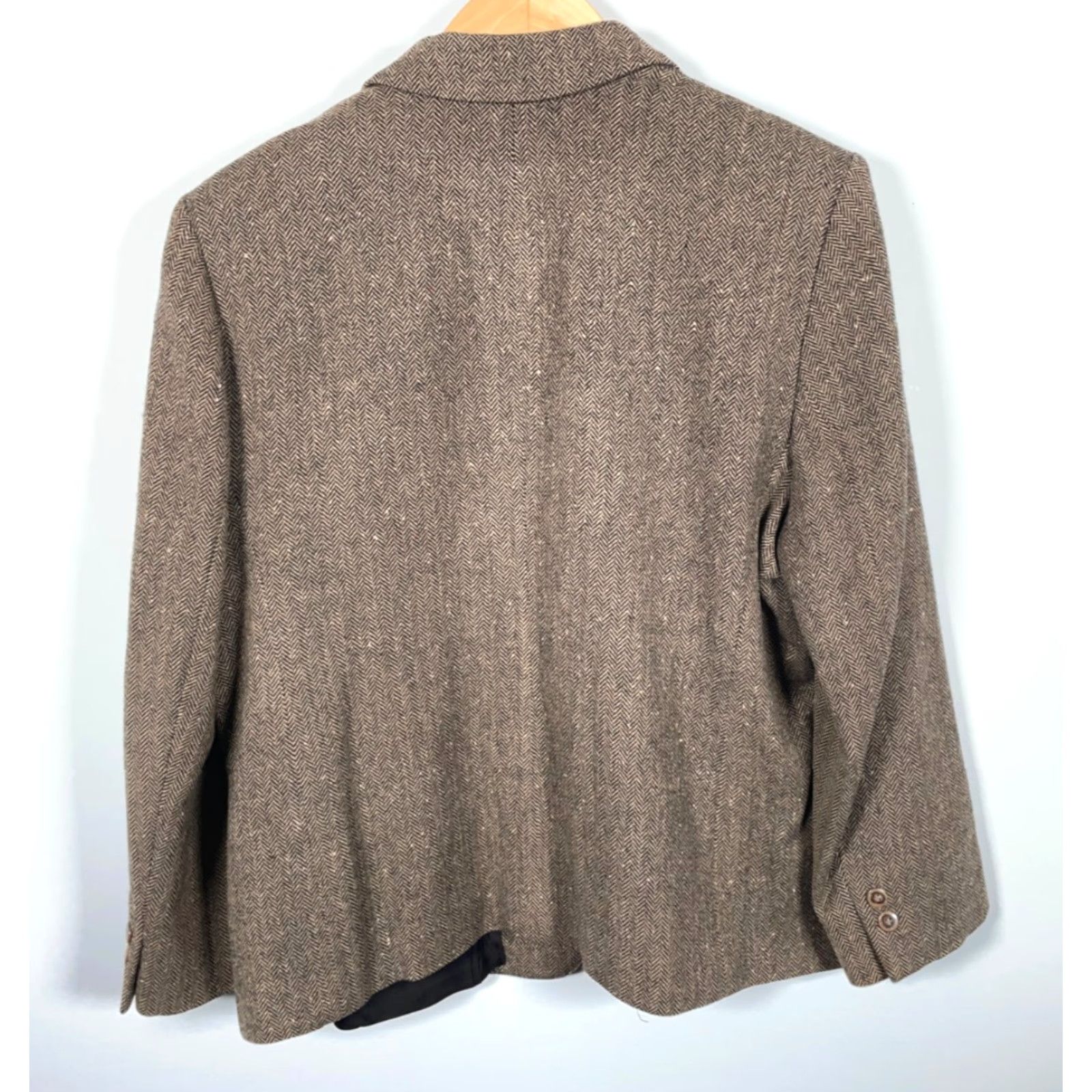 Pendleton VINTAGE Pendleton Blazer Women 18W Brown Herringbone Wool Two-Button Notch Short Jacket USA Made 90s Hipster Preppy Retro Ladies Mens/Womens Size XXL / US 16-18 / IT 52-54 - 2 Thumbnail