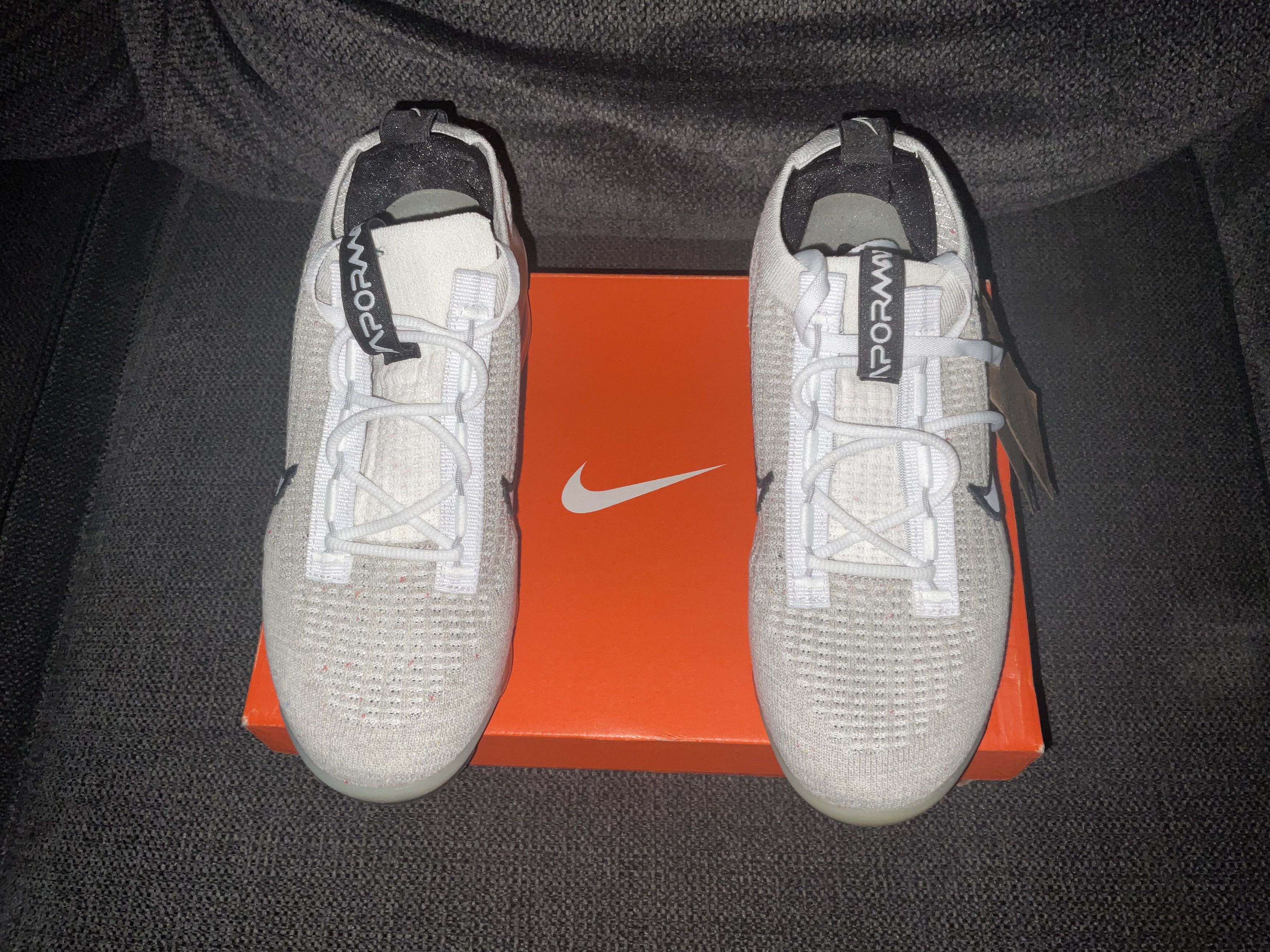 image of Nike Air Vapormax Flyknit White / Black Shoe Gs Size 5.5Y, Men's