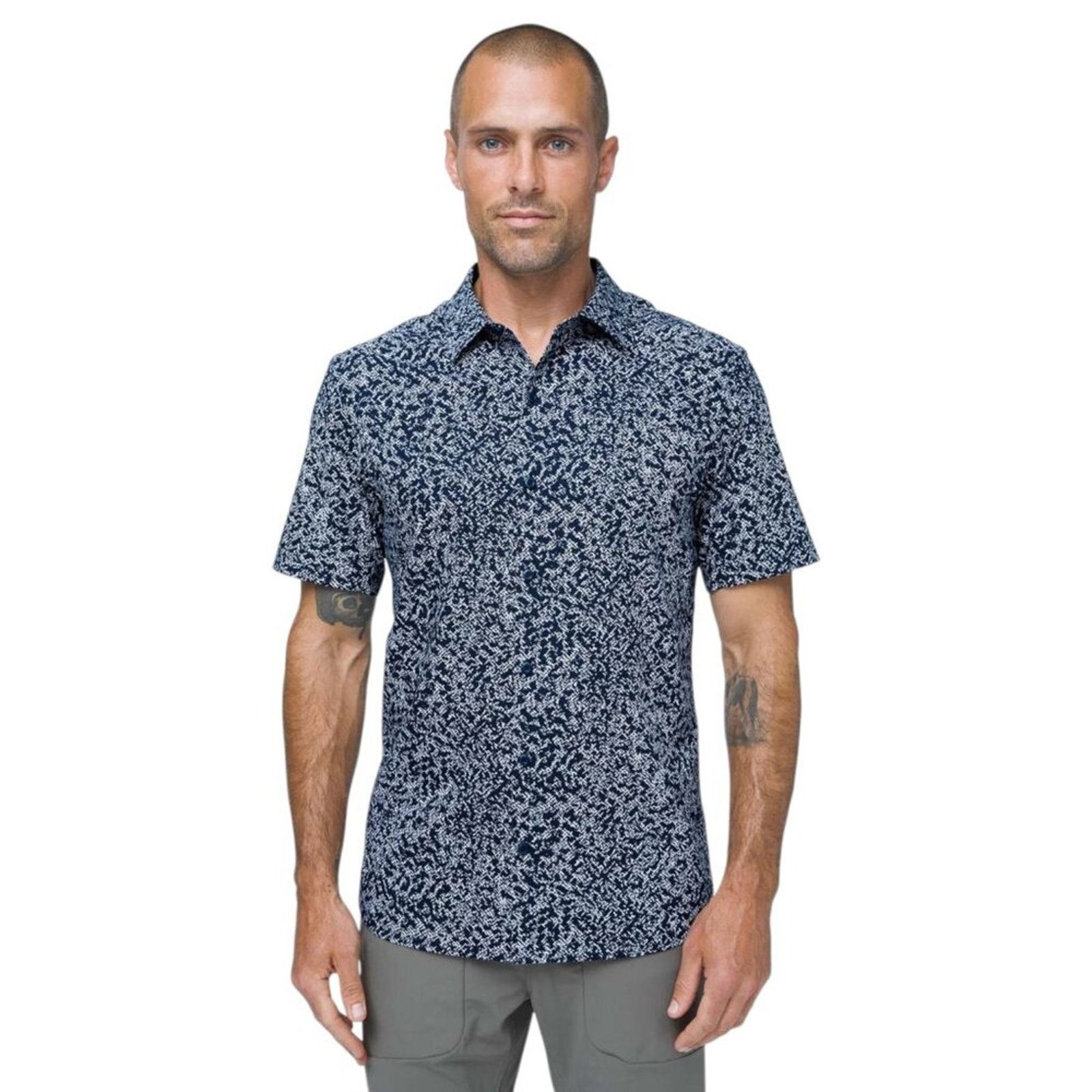 Lululemon Lululemon Down to the Wire Button Shirt Size M Navy Stretch Size US M / EU 48-50 / 2 - 4 Thumbnail