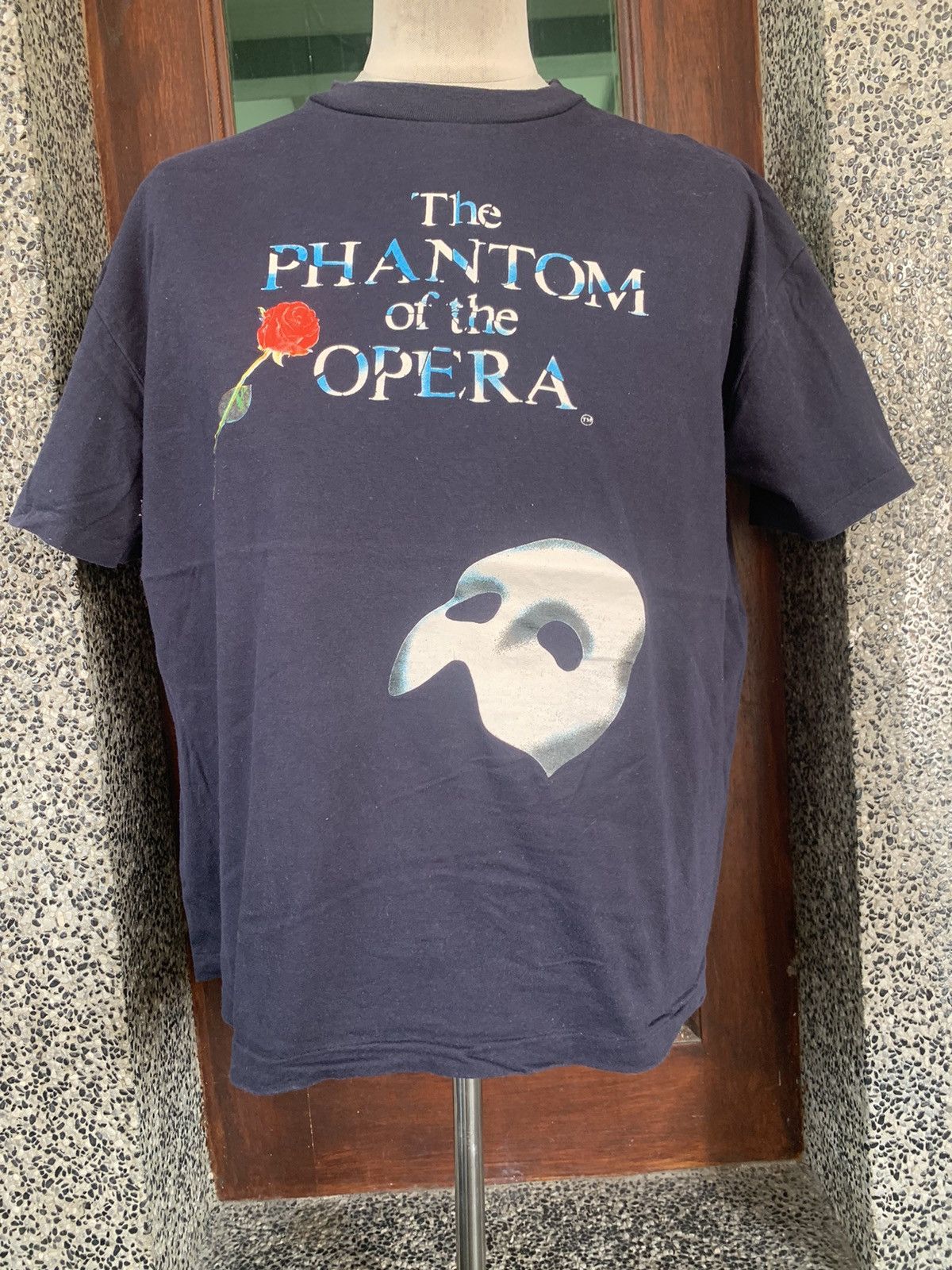 Vintage Vintage 90s Phantom Of The Opera Musical Romance T shirt Size US L / EU 52-54 / 3 - 1 Thumbnail