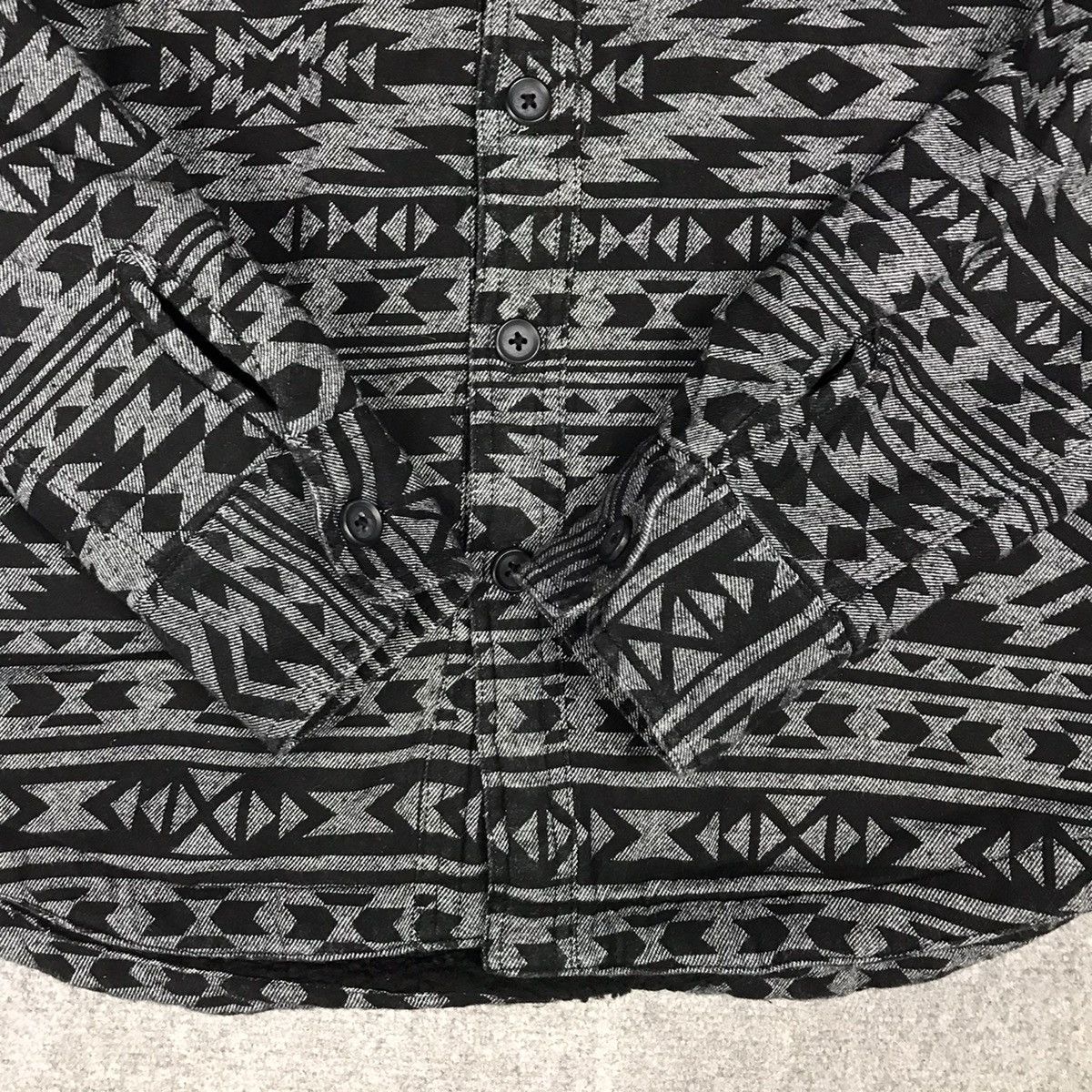 Edwin × Japanese Brand BLACK NAVAJO PUNK STYLE SHERPA EDWIN BUTTON HOODIES JACKET Size US M / EU 48-50 / 2 - 6 Thumbnail