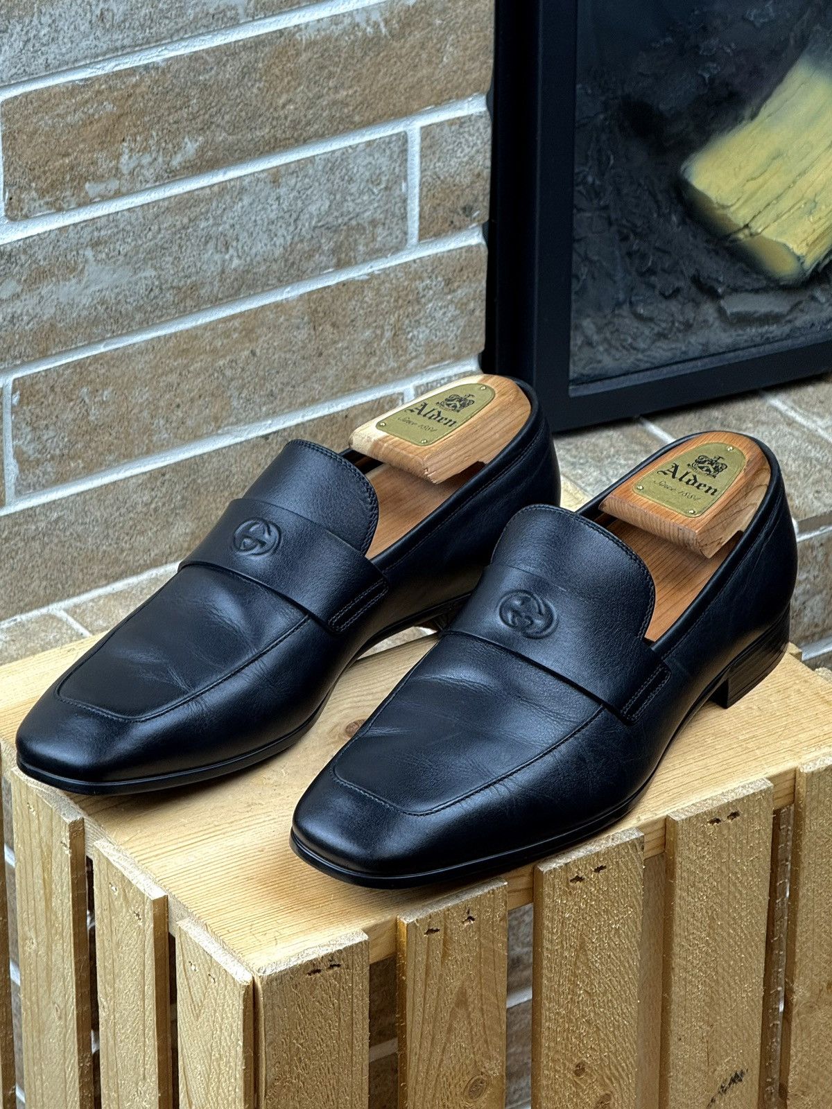 Gucci Gucci GG Black Leather Loafers Embossed Logo Size US 7.5 / EU 40-41 - 1 Thumbnail