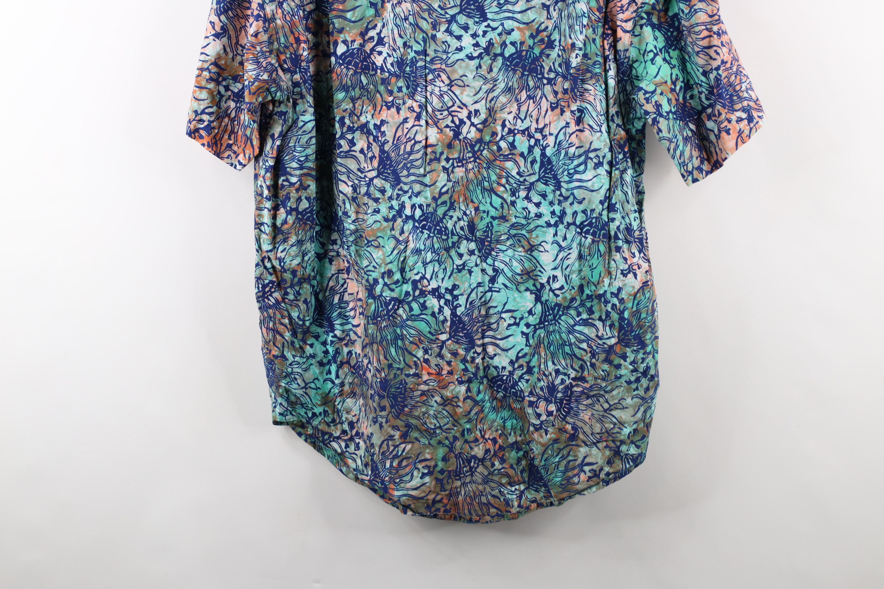 Vintage Vintage 90s Streetwear Abstract Fish Baggy Surf Button Shirt Size US M / EU 48-50 / 2 - 11 Thumbnail