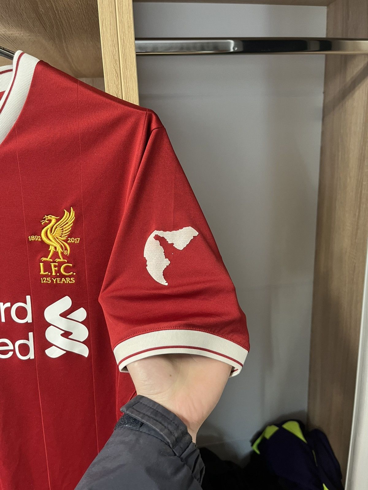 New Balance Liverpool jersey season 17/18 size M #11 Size US M / EU 48-50 / 2 - 4 Thumbnail
