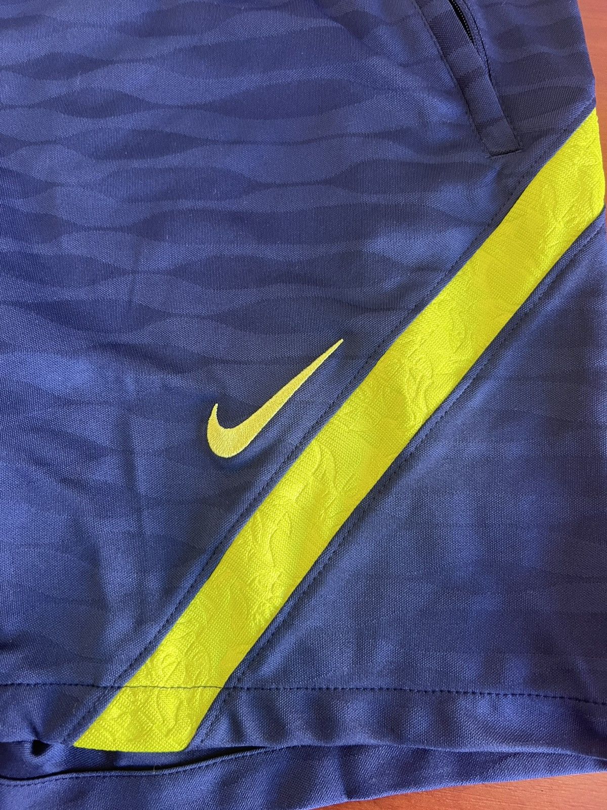 Nike 2021/22 Nike Tottenham Football Shorts Jersey Men’s Size L Size US 33 - 2 Thumbnail