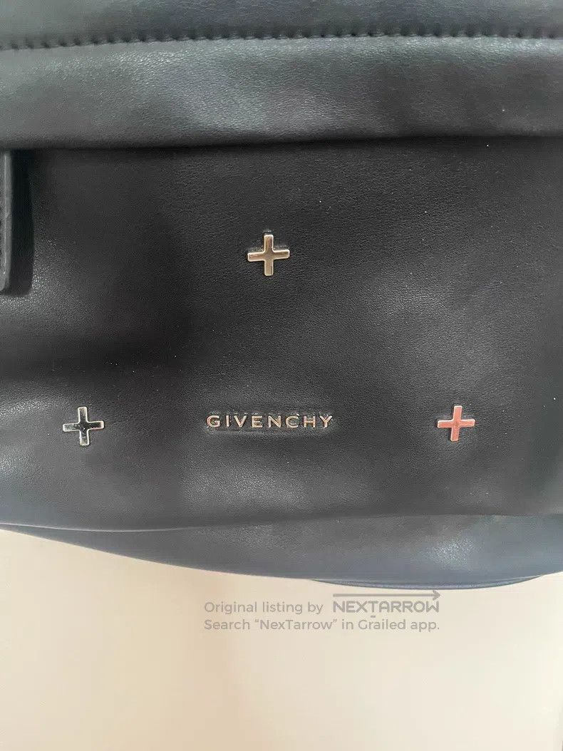 Givenchy Givenchy Metallic Five-pointed Star Embellished Leather Ba Size ONE SIZE - 2 Thumbnail