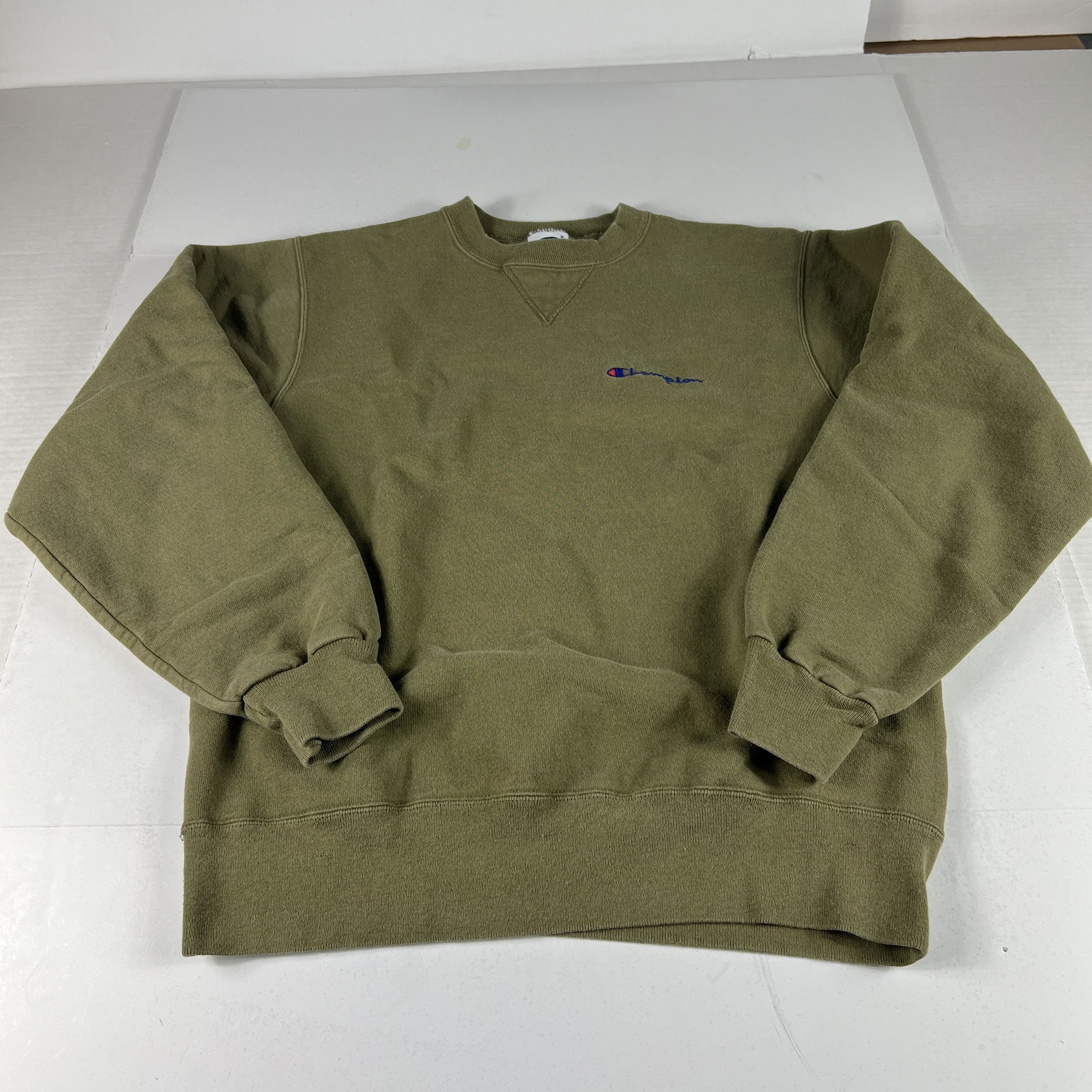 Champion Y2K Champion Sweatshirt Faded Embroidered Logo Crewneck Size US M / EU 48-50 / 2 - 1 Thumbnail