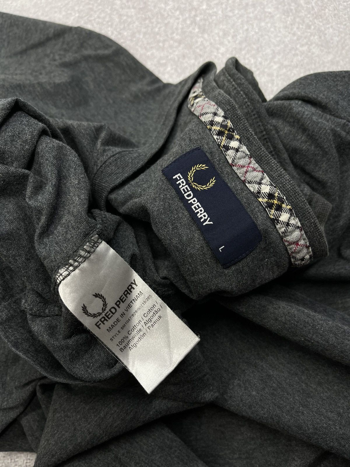 Fred Perry × Vintage Vintage Fred Perry T Shirt Grey Y2K Size L Size US L / EU 52-54 / 3 - 6 Thumbnail