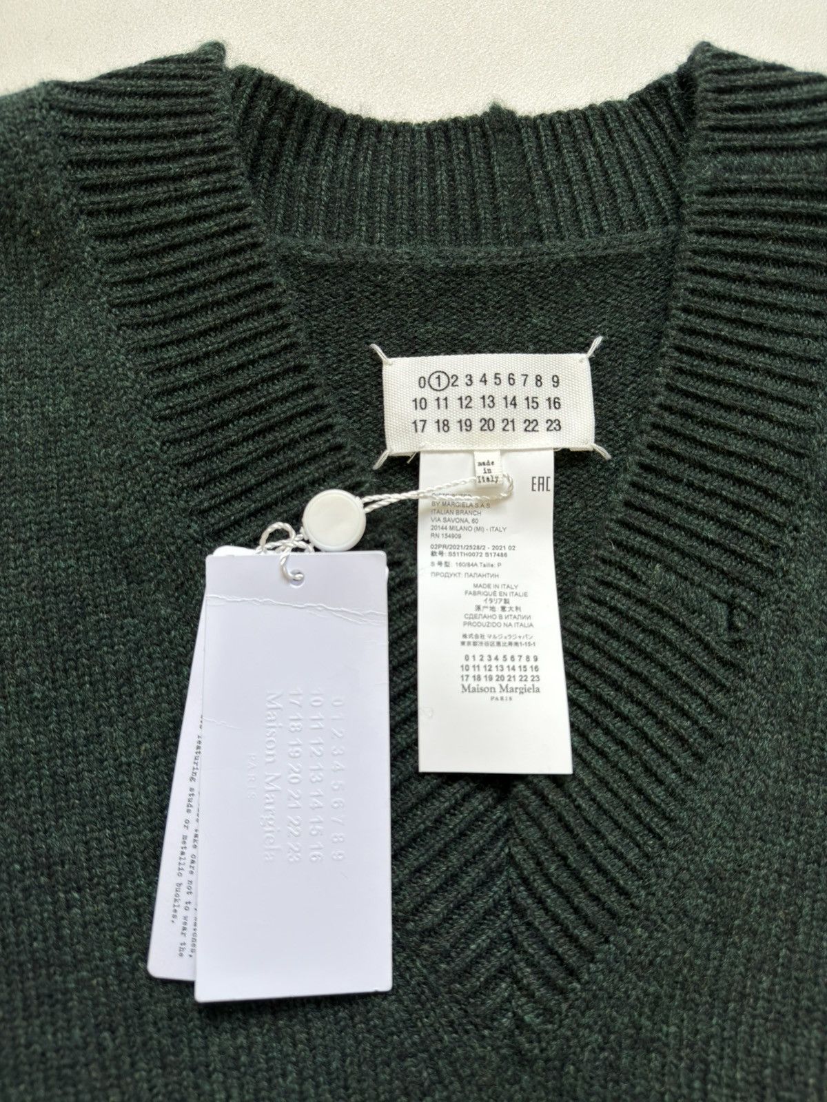Maison Margiela A/W 21 Distressed Wool Sweater Vest Size US S / EU 44-46 / 1 - 4 Thumbnail