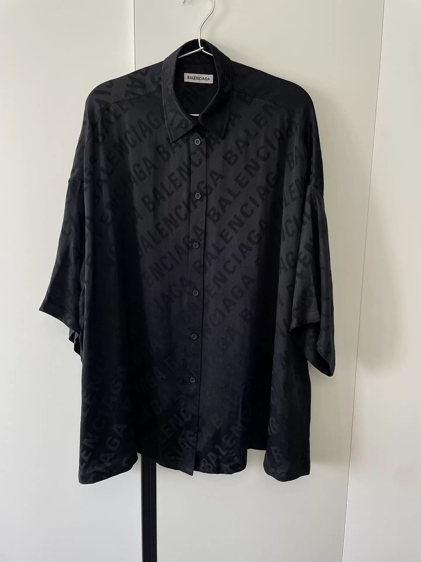 Balenciaga Balenciaga Silk Logo Loose Shirt Size US M / EU 48-50 / 2 - 1 Thumbnail