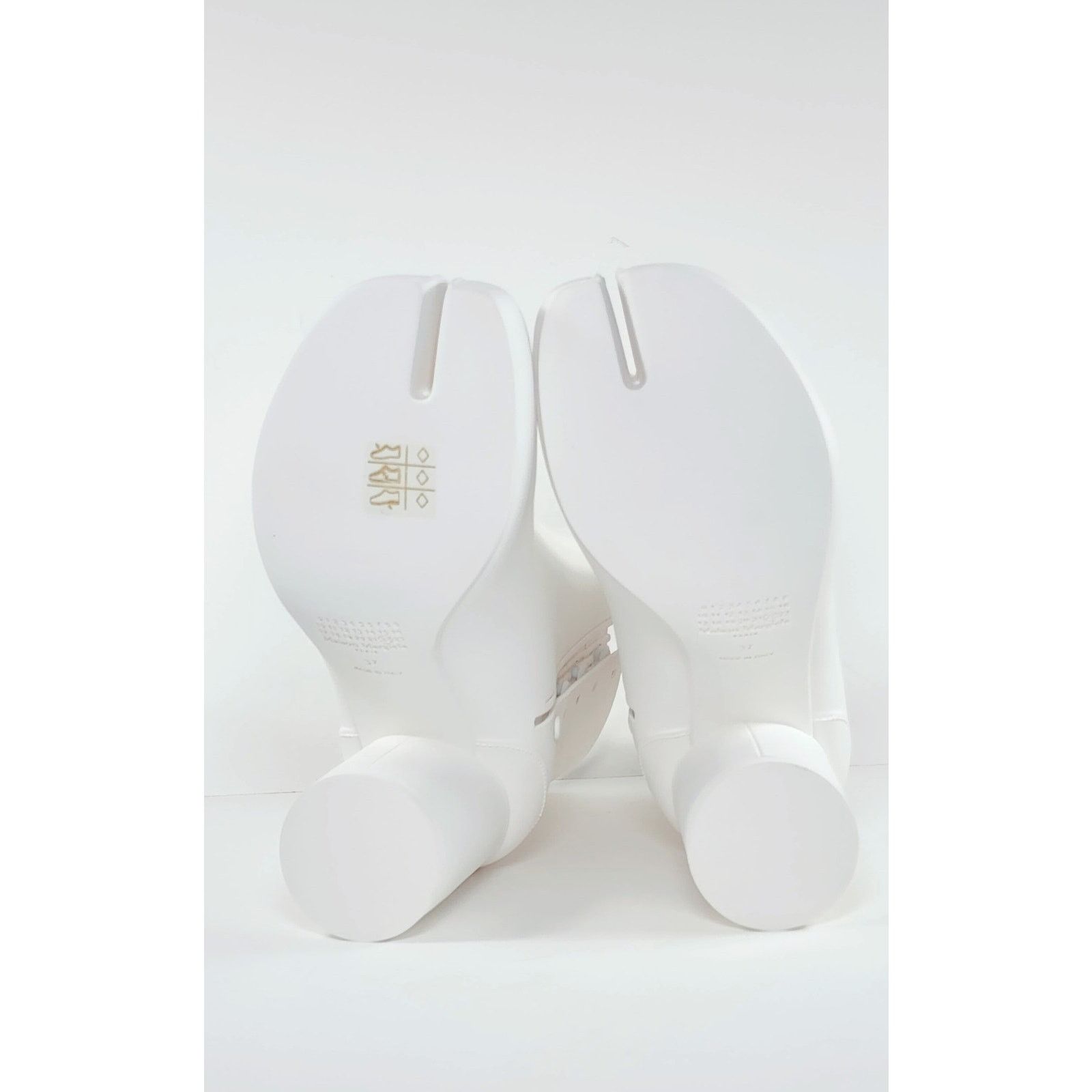 Maison Margiela MAISON MARGIELA Ankle Boots US7 EU37 White Tabi Toe. Size US 7 / IT 37 - 9 Thumbnail
