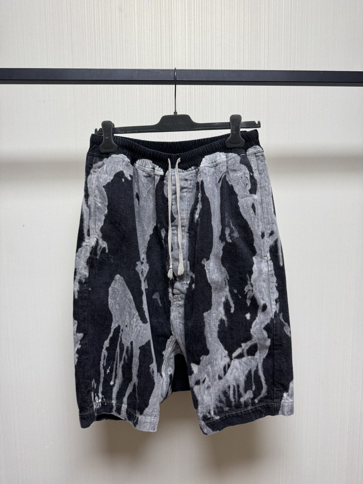 パンツ Rick owens vomit bleach pods pants short Rick Owens Bleach Vomit Pants and Jackets by