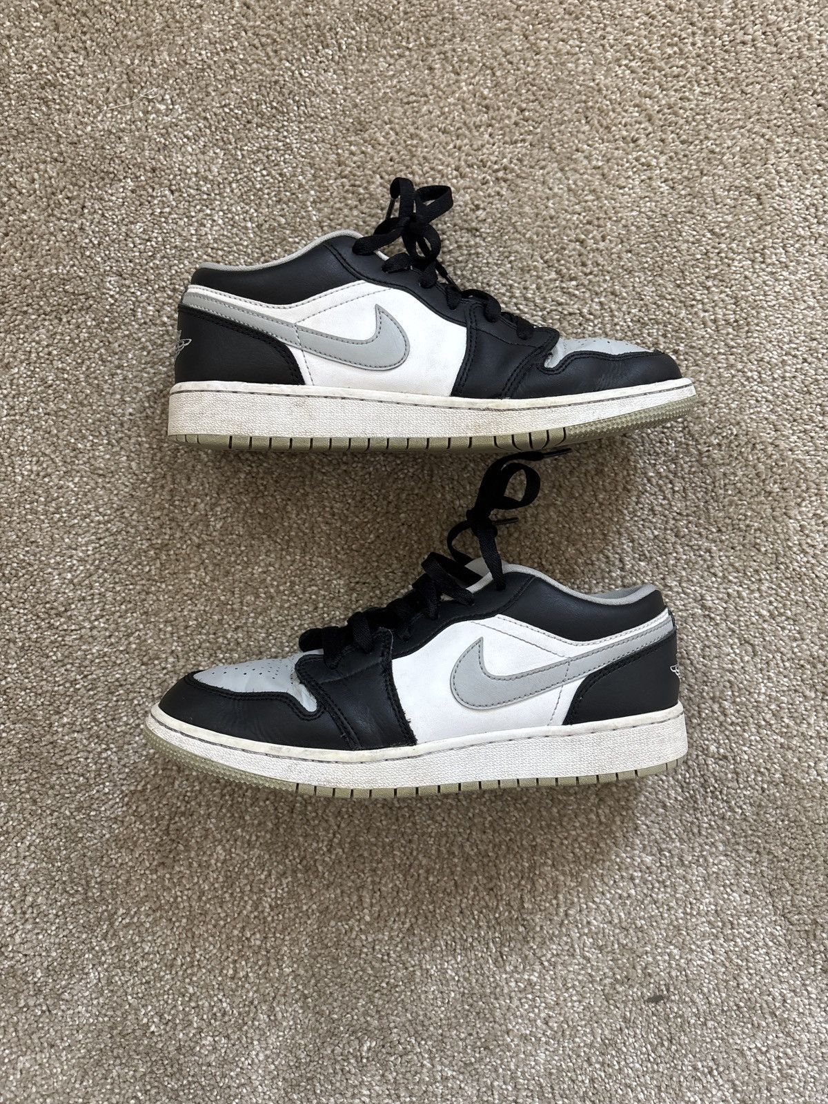 Jordan Brand × Nike Jordan 1 “Smoke Grey” Size US 7.5 / IT 37.5 - 1 Thumbnail