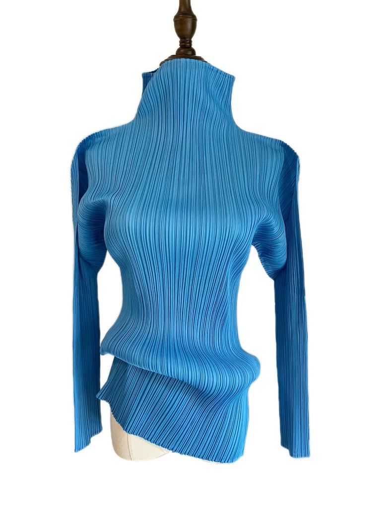 Issey Miyake Issey Miyake size:3 Blue pleated right-shoulder long-sleev Size XS / US 0-2 / IT 36-38 - 1 Thumbnail