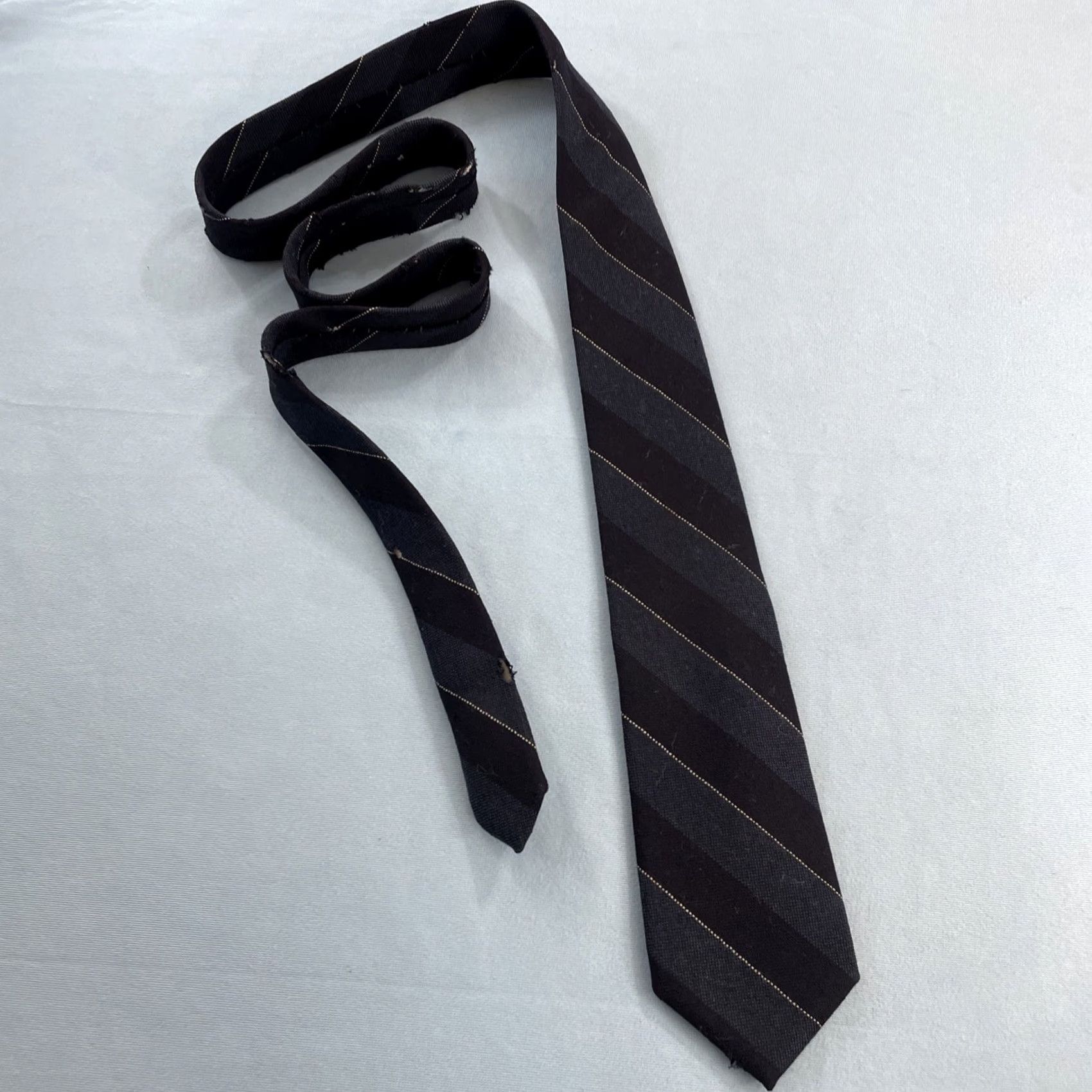Vintage VINTAGE Christopher Hayes Wool Tie Striped Repp Necktie Dark Blue 58" 3x56 Men Jewelry & Accessories Wool Tie Triband Blue Gray Satin Ornamented Size ONE SIZE - 4 Thumbnail