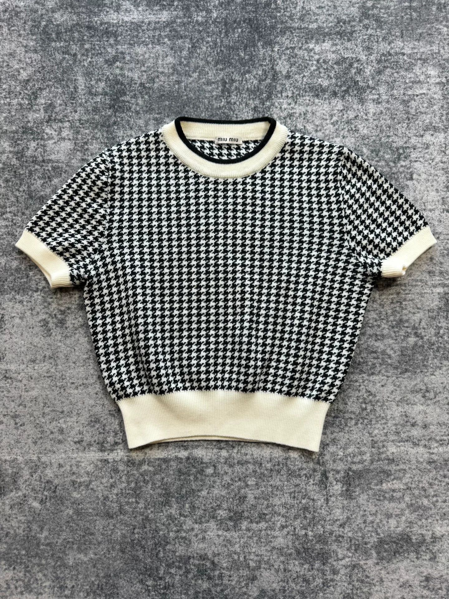 Miu Miu miu miu black and white houndstooth knit top Size S / US 4 / IT 40 - 1 Thumbnail
