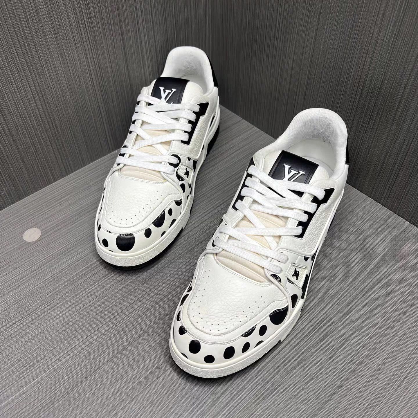 Louis Vuitton Louis Vuitton Trainer Kusama Black White Dots K15 Size US 10 / EU 43 - 1 Thumbnail
