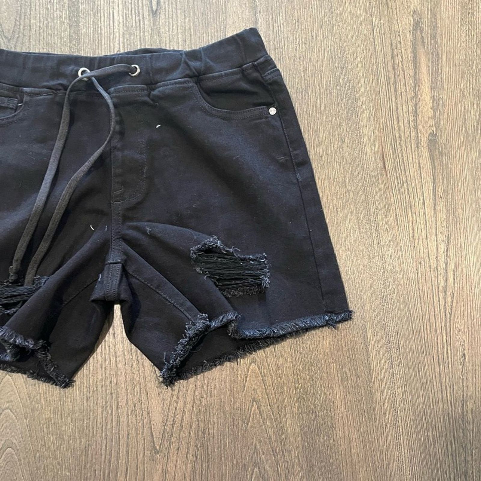 Guess NWOT Guess Black Distressed Denim Shorts Drawstring Size S Size 26" / US 2 / IT 38 - 2 Thumbnail