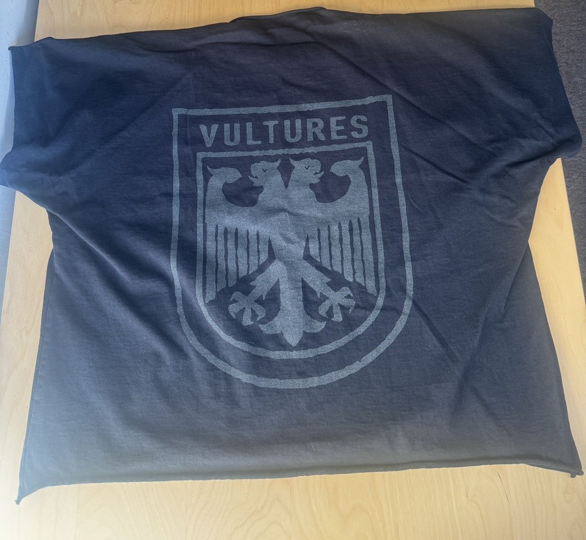 Gosha Rubchinskiy × Kanye West Kanye West Yeezy Vulture Short Sleeve Size 2 Size US L / EU 52-54 / 3 - 3 Thumbnail