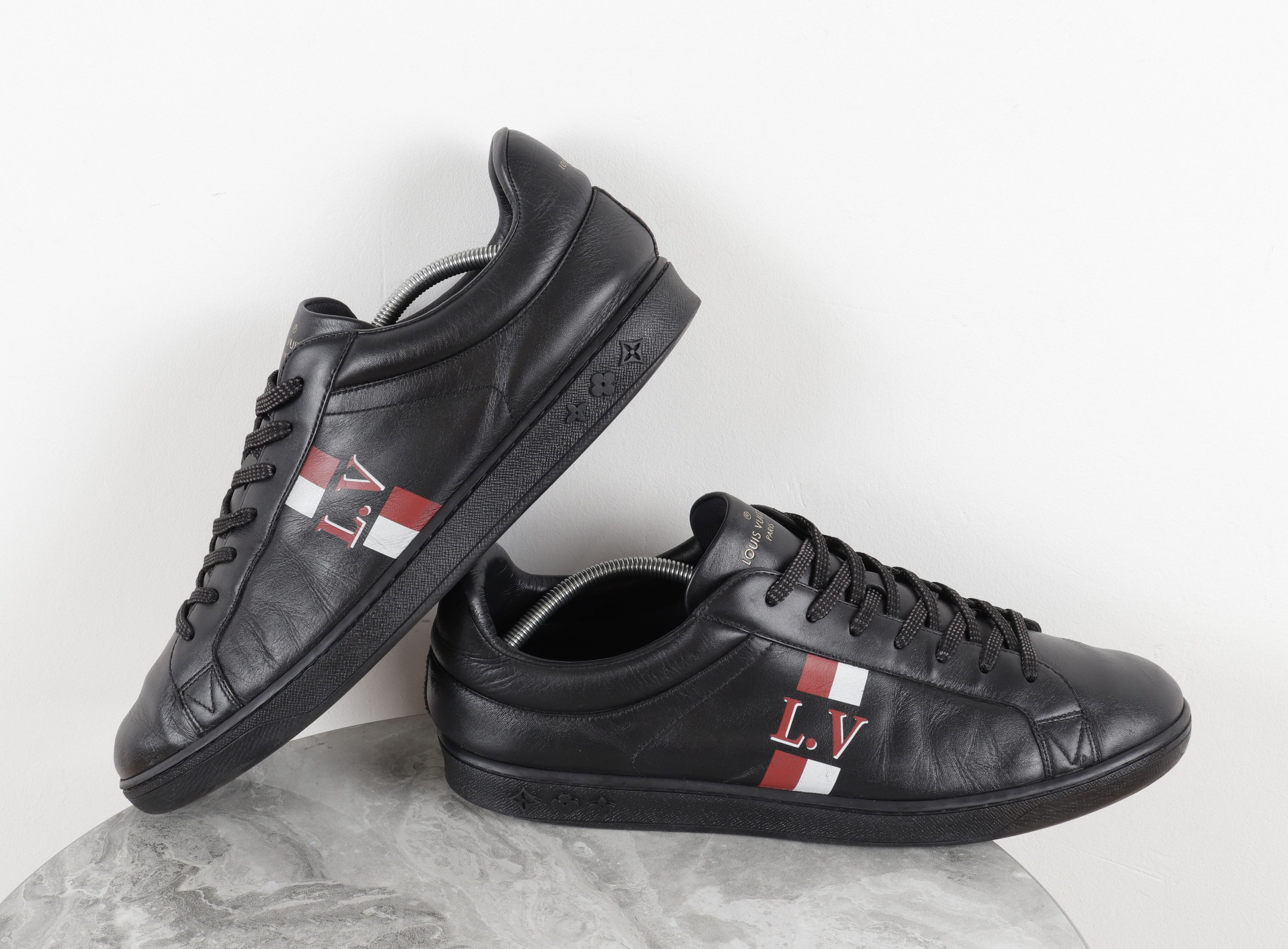 Louis Vuitton LOUIS VUITTON Black Leather Sneakers Size US 10 / EU 43 - 13 Thumbnail