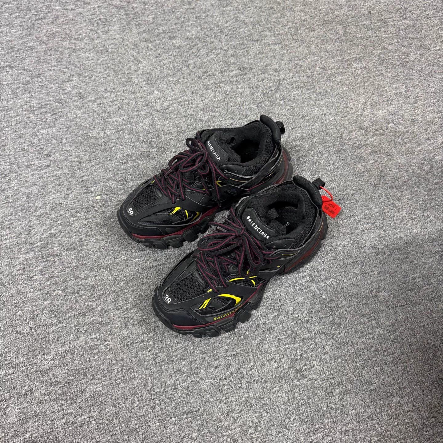Balenciaga Balenciaga Track 1.0 Low Top Comfort Casual Dad Shoe EUR 39 Size US 6 / EU 39 - 1 Thumbnail