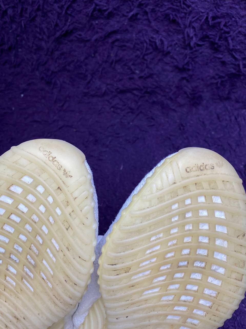 Adidas Adidas Yeezy Boost 350 V2 Cream Triple White Low Sneakers Size US 10.5 / EU 43-44 - 14 Thumbnail