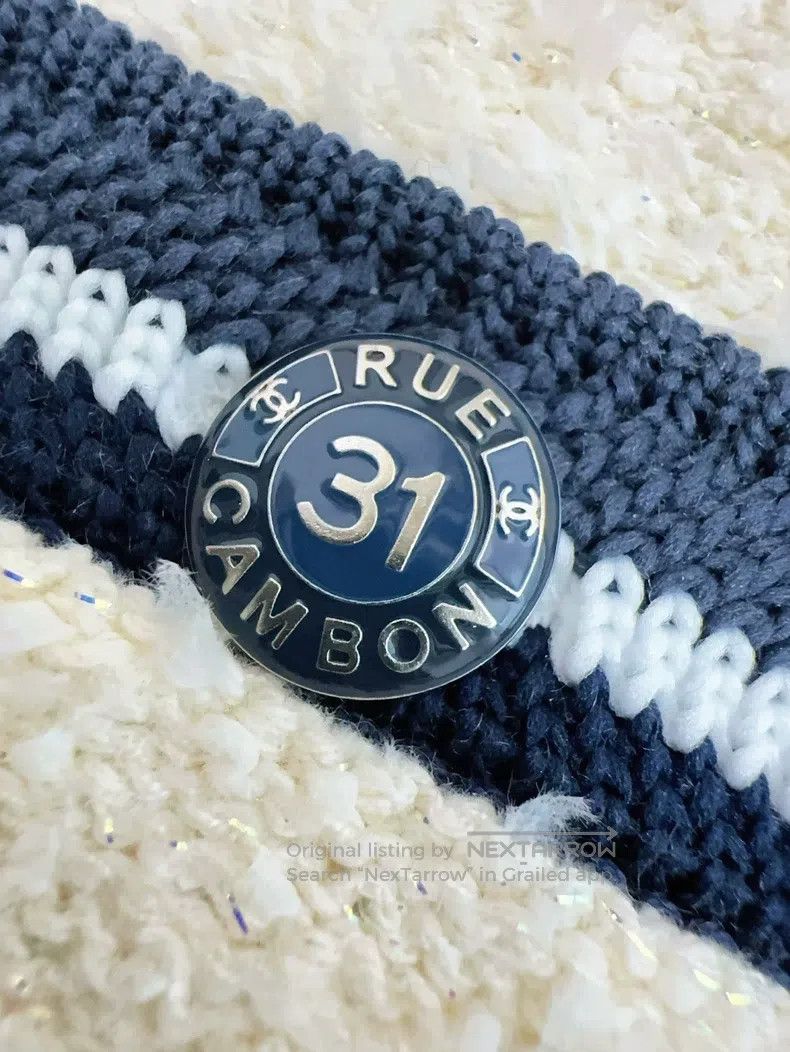 Chanel Chanel 19b metres white towel blue striped two-pocket slee Size M / US 6-8 / IT 42-44 - 5 Thumbnail