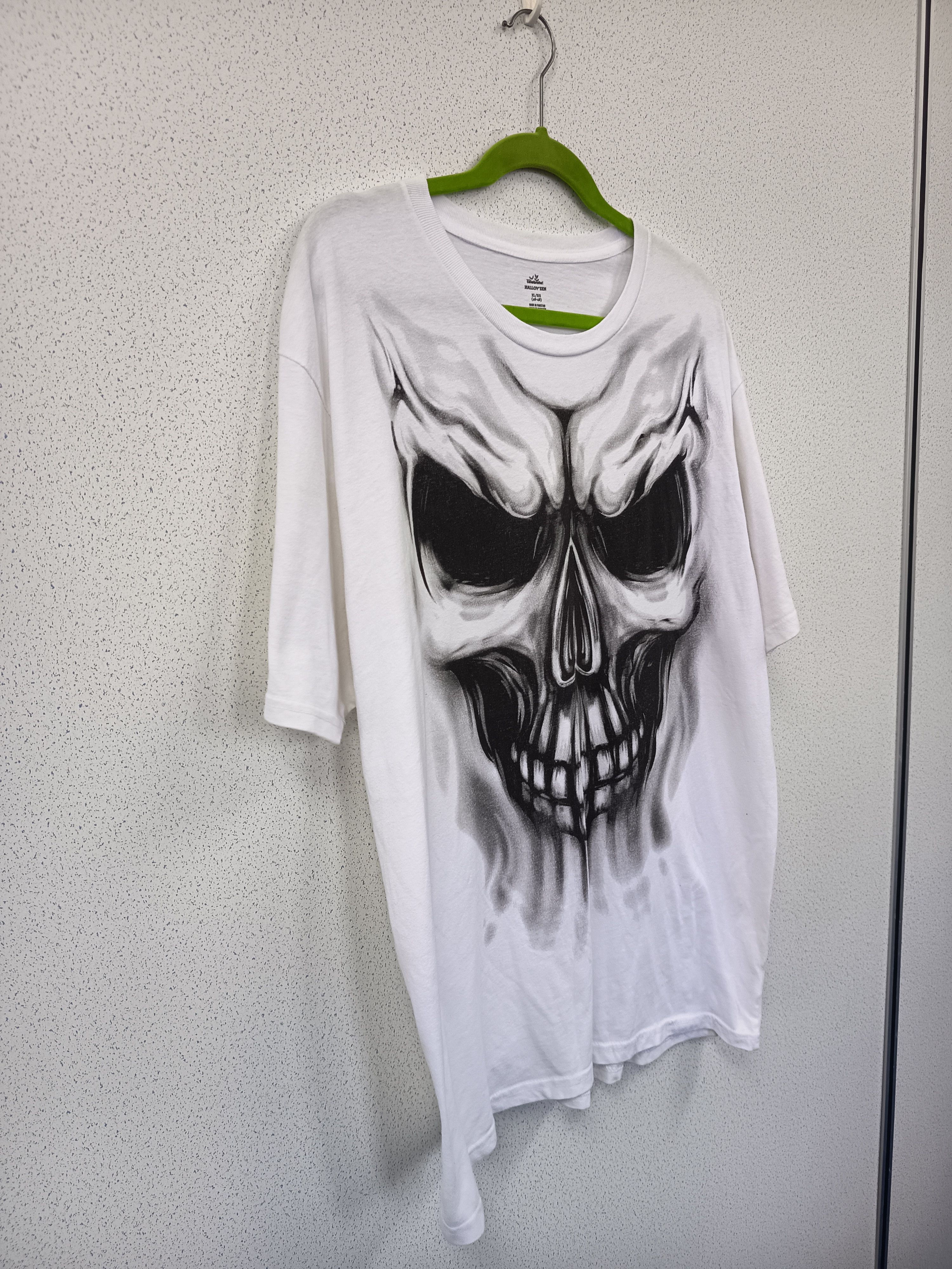 Japanese Brand Halloween Skull Tshirt Size US XL / EU 56 / 4 - 2 Thumbnail
