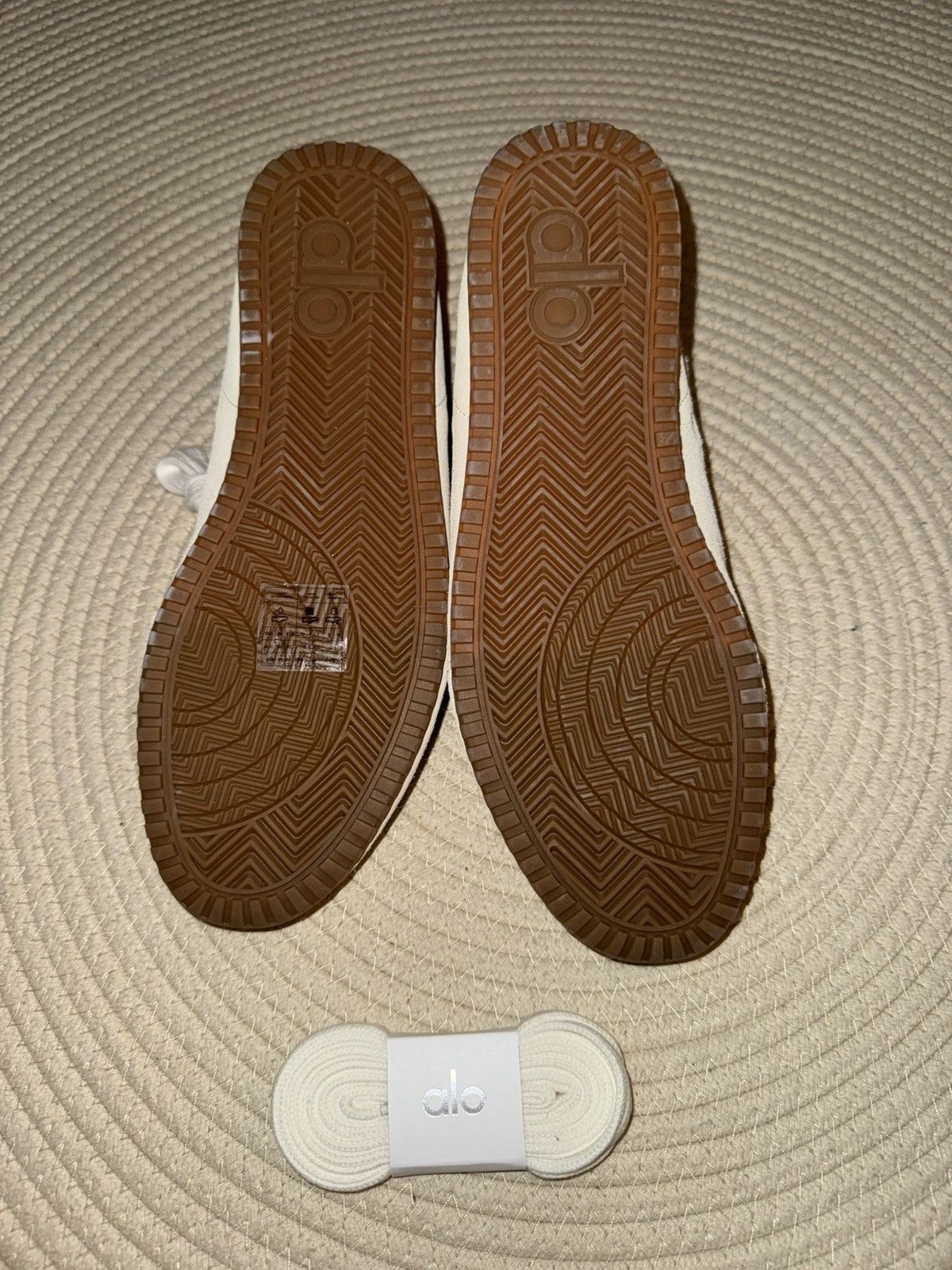 Alo Alo Yoga - Alo Sunset Sandstone Low Top Sneaker size 8-9 Size US 8.5 / IT 38.5 - 8 Thumbnail