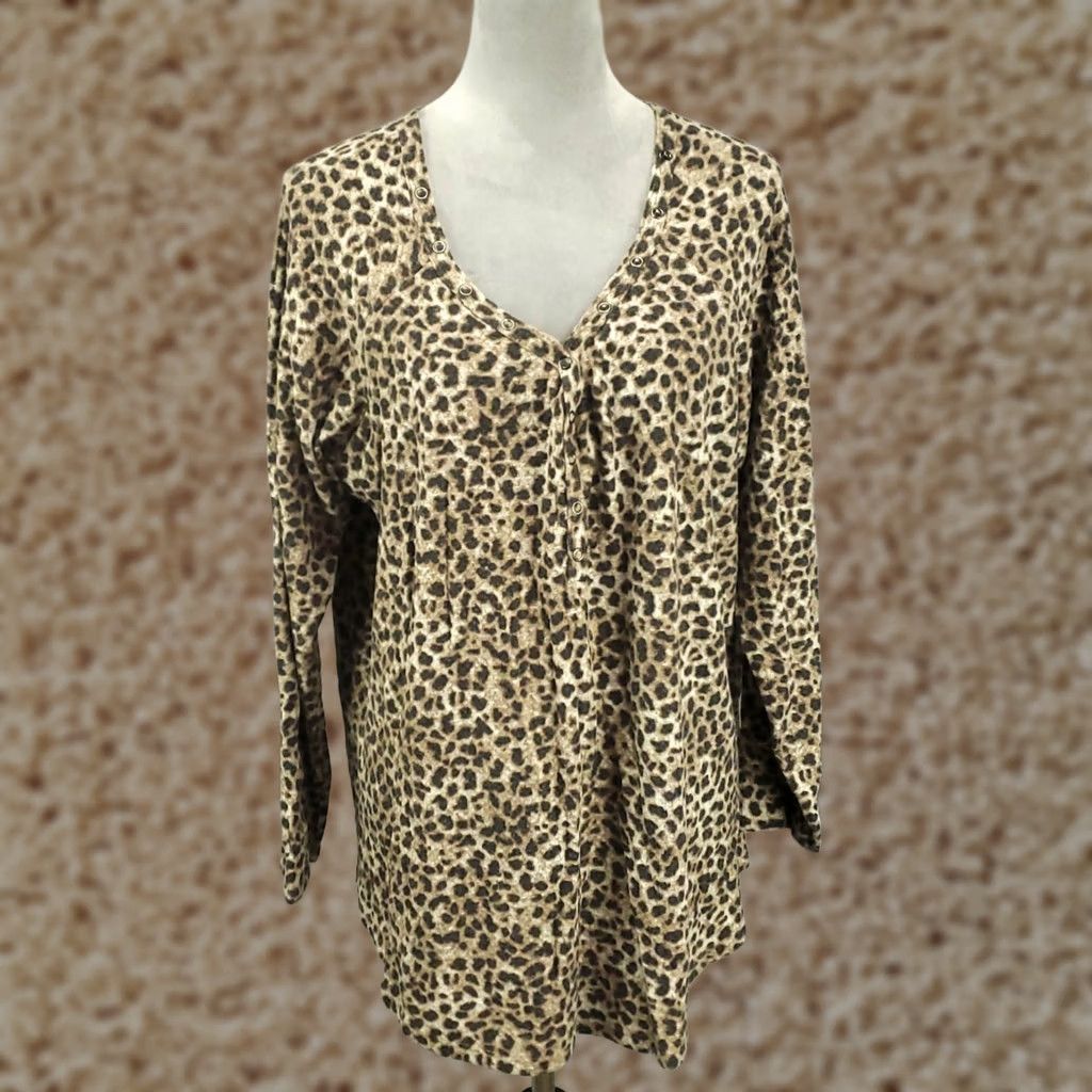 Torrid Torrid Womens Top Size 2X Leopard Chetah Animal Print Snap Up Neck Popover Size XXL / US 16-18 / IT 52-54 - 1 Thumbnail