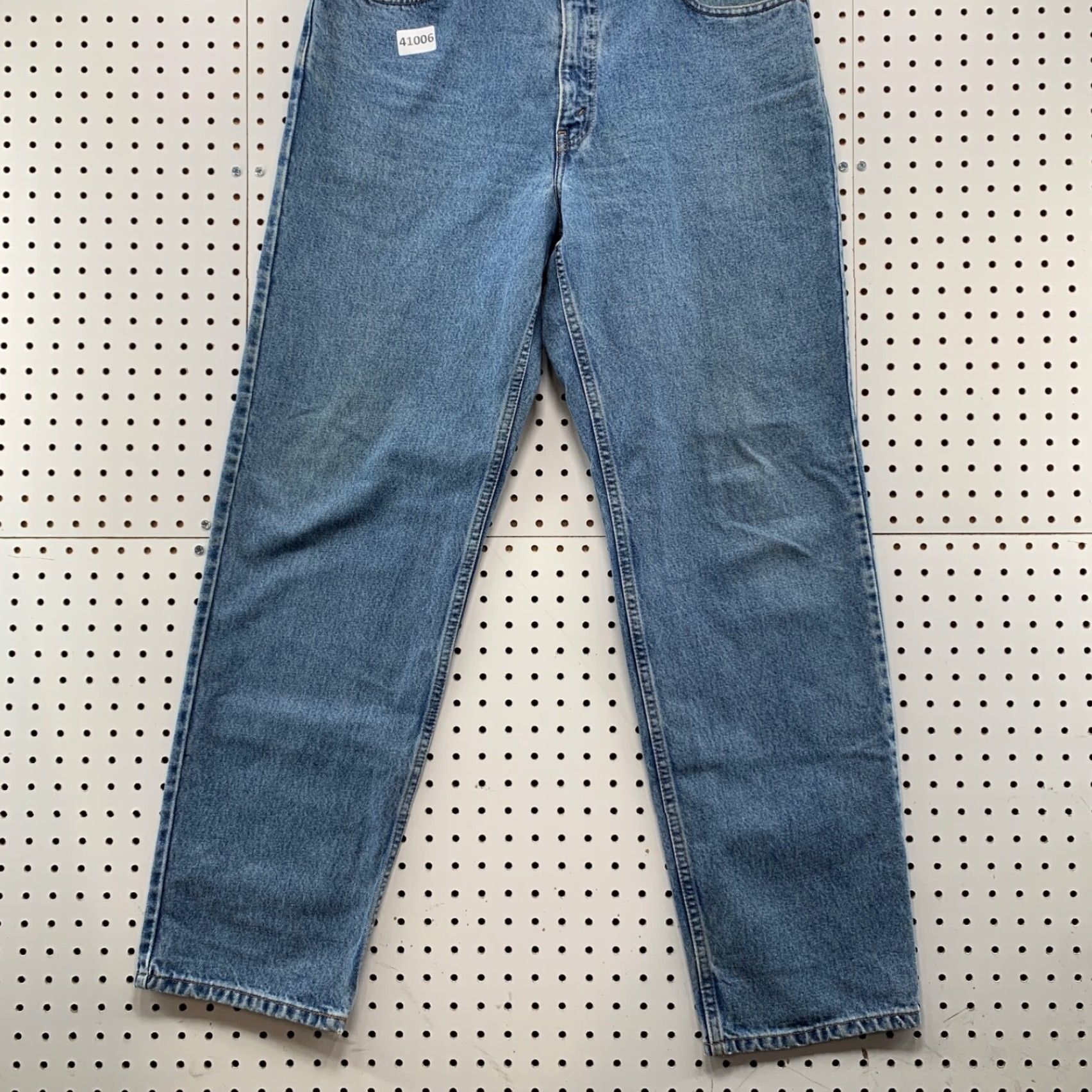 Levi's VINTAGE Levi's 550 Jeans Mens 36x32 Light Blue Denim Straight Relaxed Fit 32 36 35in Waist - Levi's 550 Denim Jeans Mens 36x32 Blue Light Wash Size US 36 / EU 52 - 4 Thumbnail