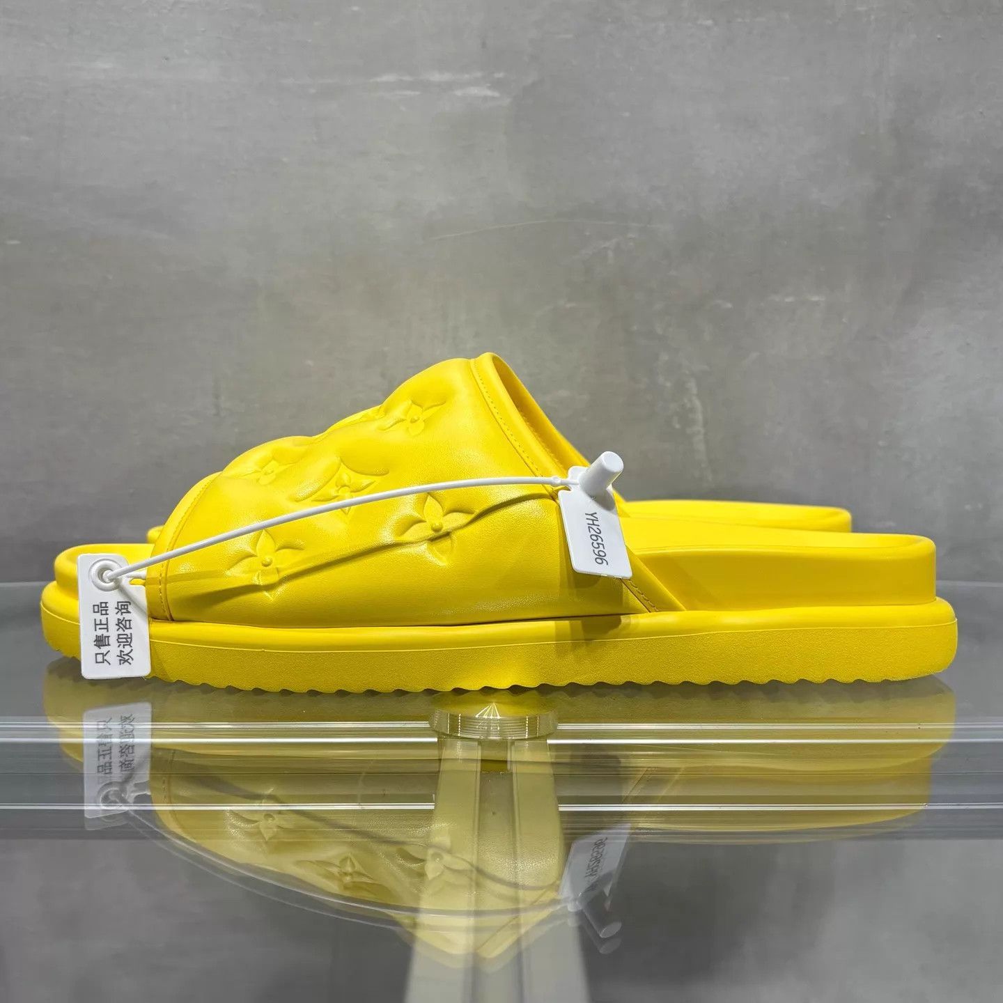 Louis Vuitton LV embossed allover print yellow slippers UK10 (44) Size US 11 / EU 44 - 3 Thumbnail